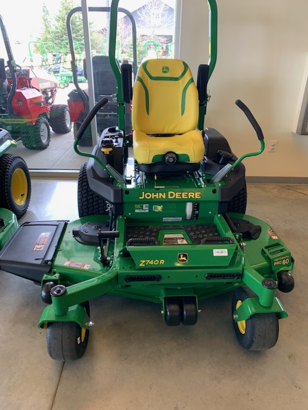 2025 John Deere Z740R Image 3