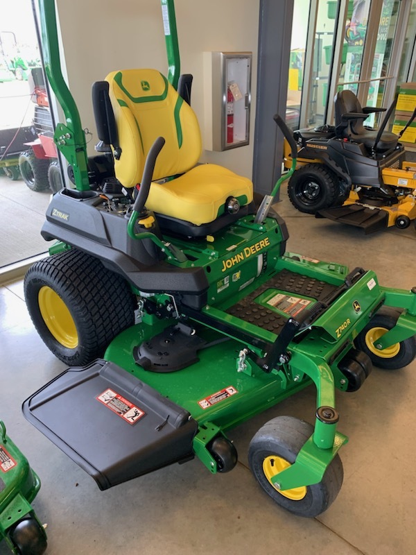 2025 John Deere Z740R Image 4