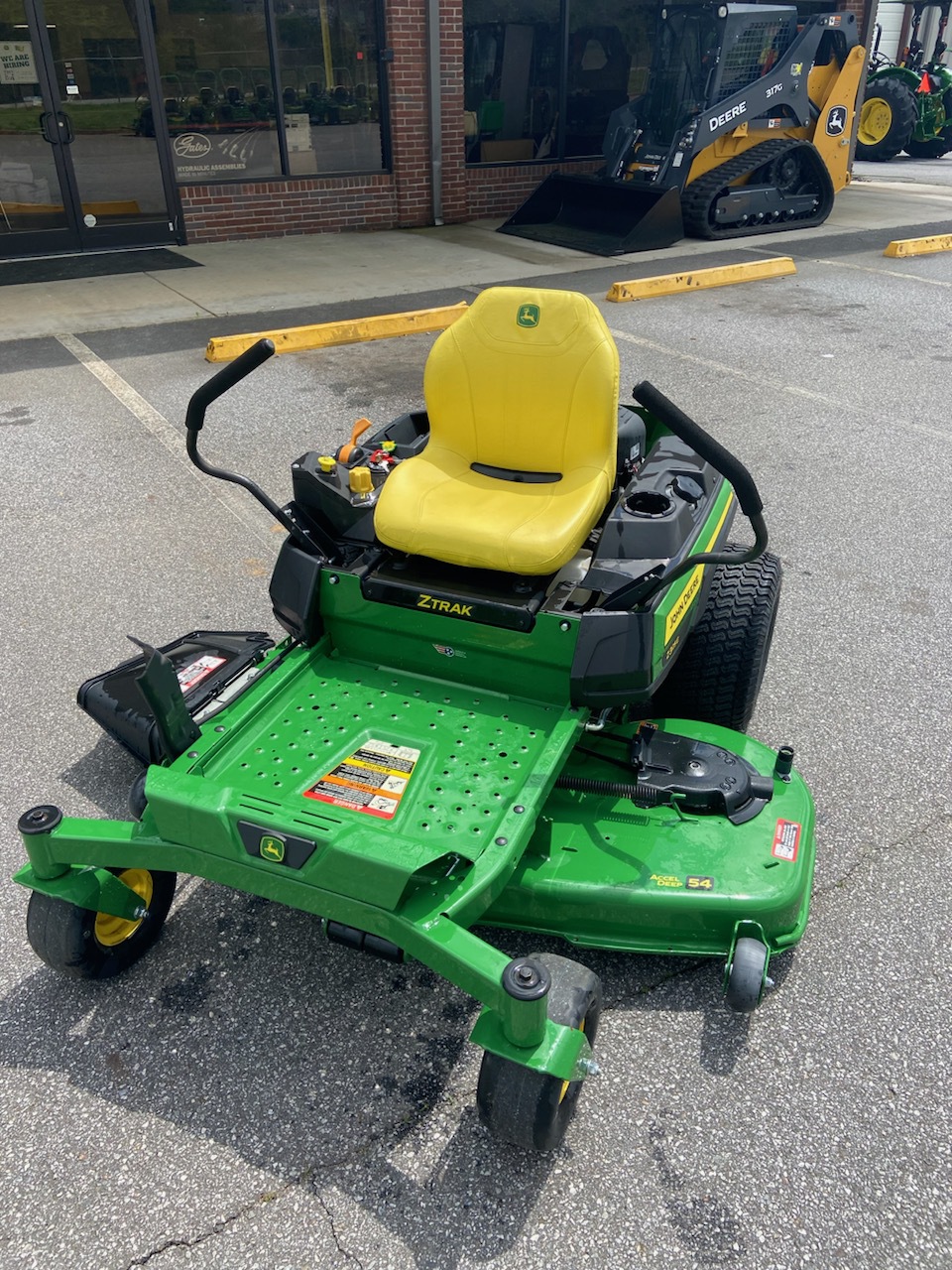 2024 John Deere Z325E Image 2