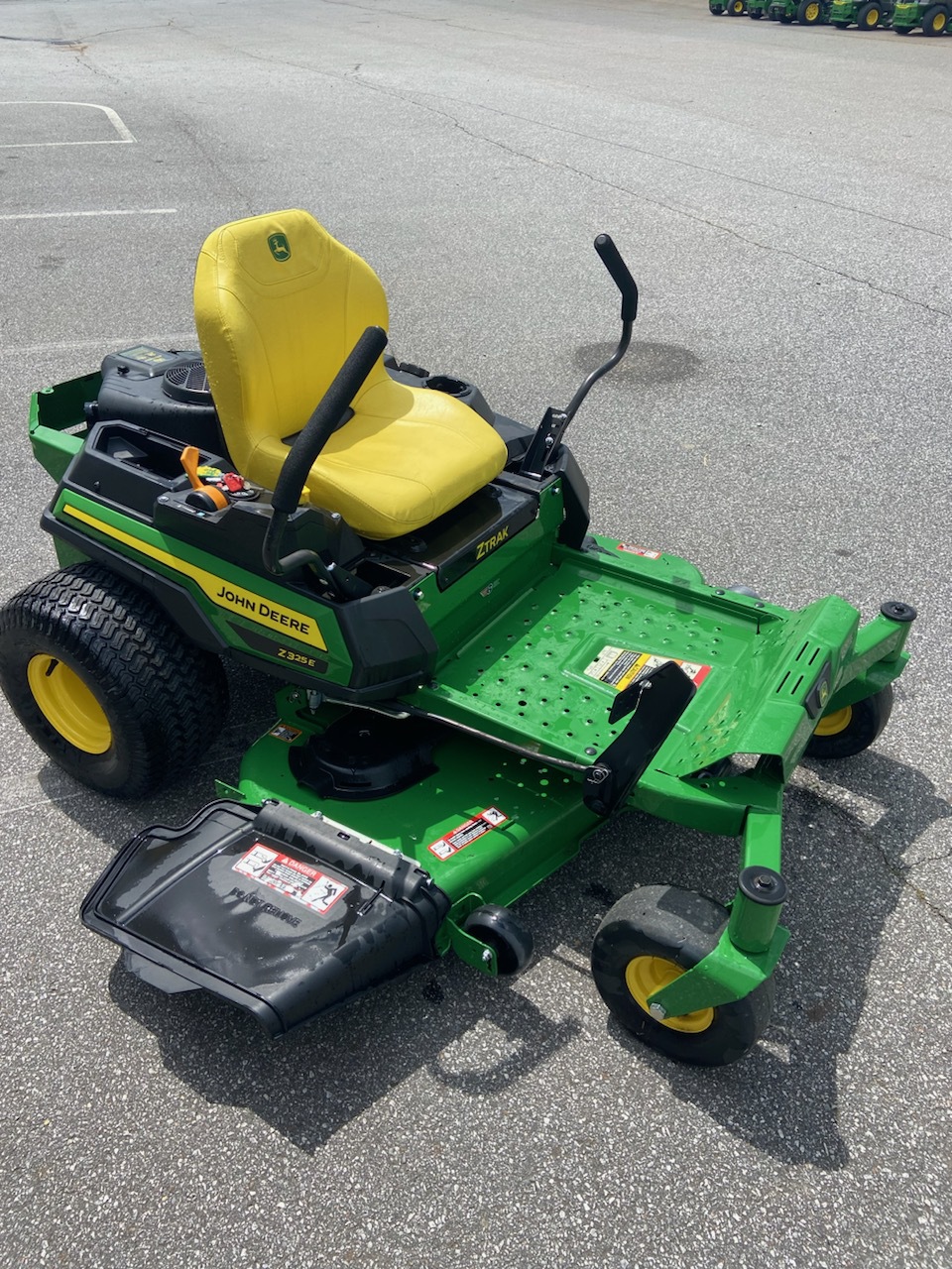 2024 John Deere Z325E Image 3