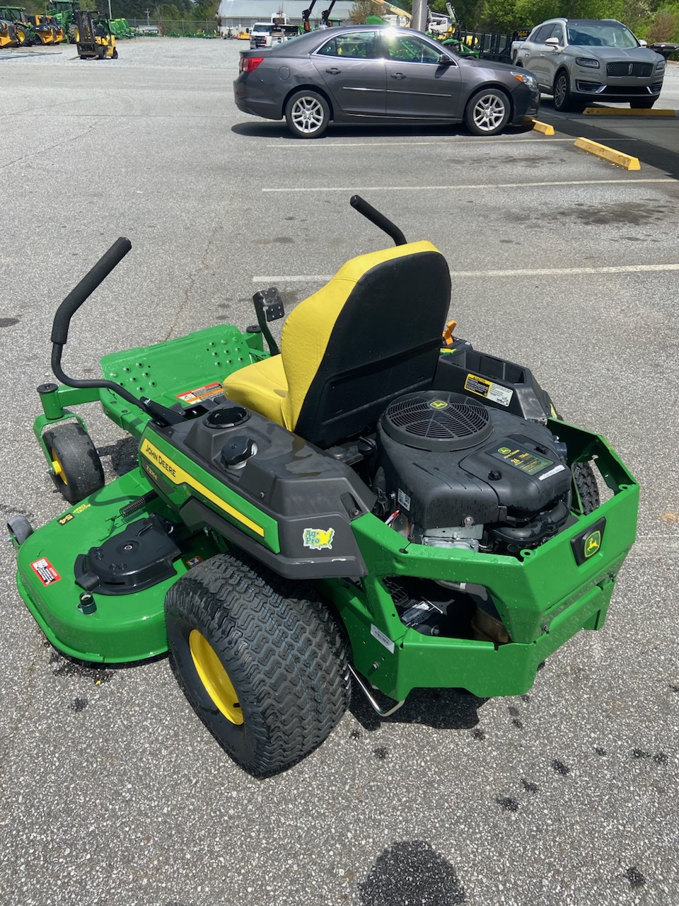 2024 John Deere Z325E Image 5