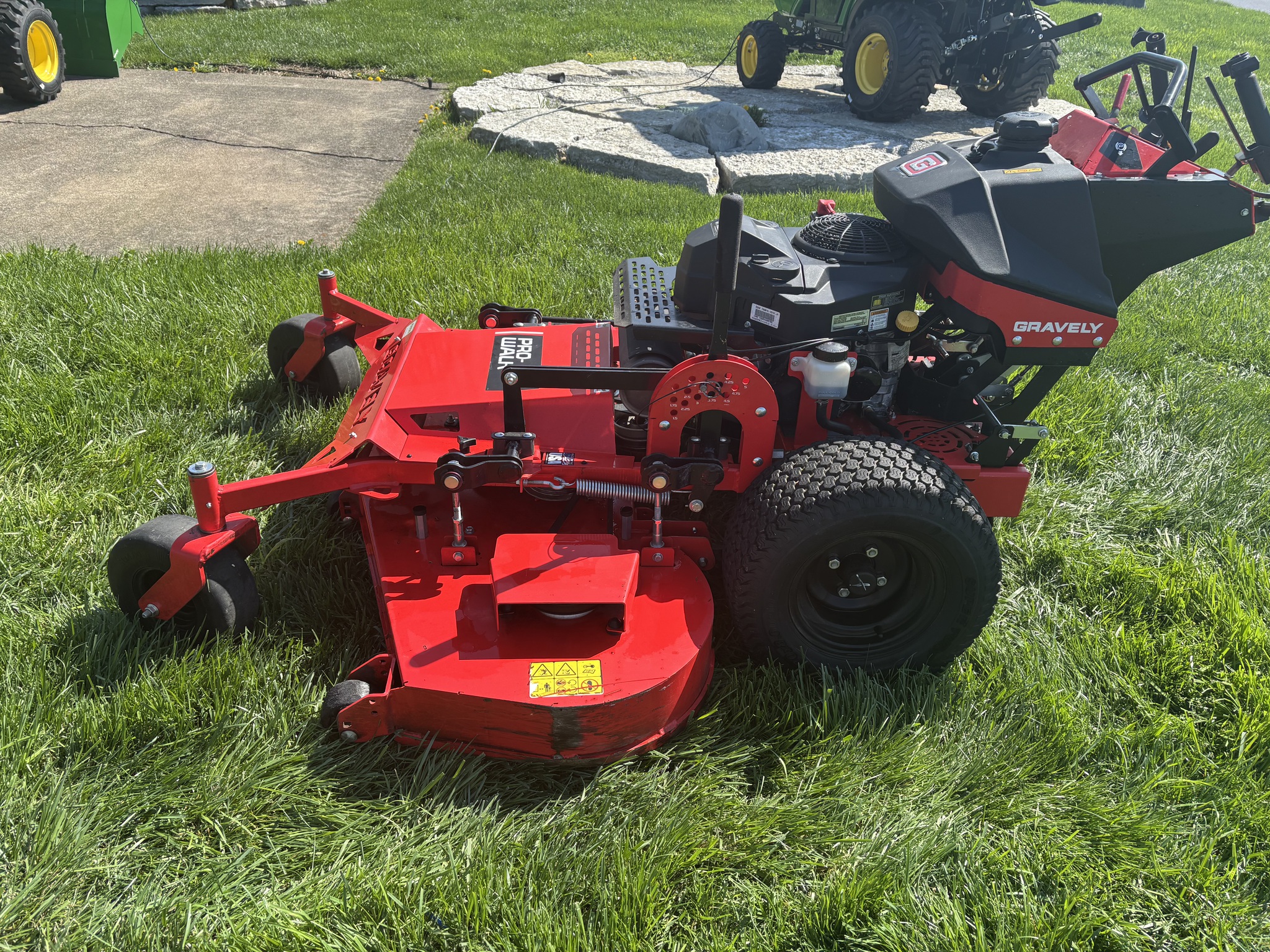Used 2024 Gravely Pro-Walk 60 Commercial Walk Behind Mowers at Koenig Equipment in Lebanon, OH - PhotoXL1