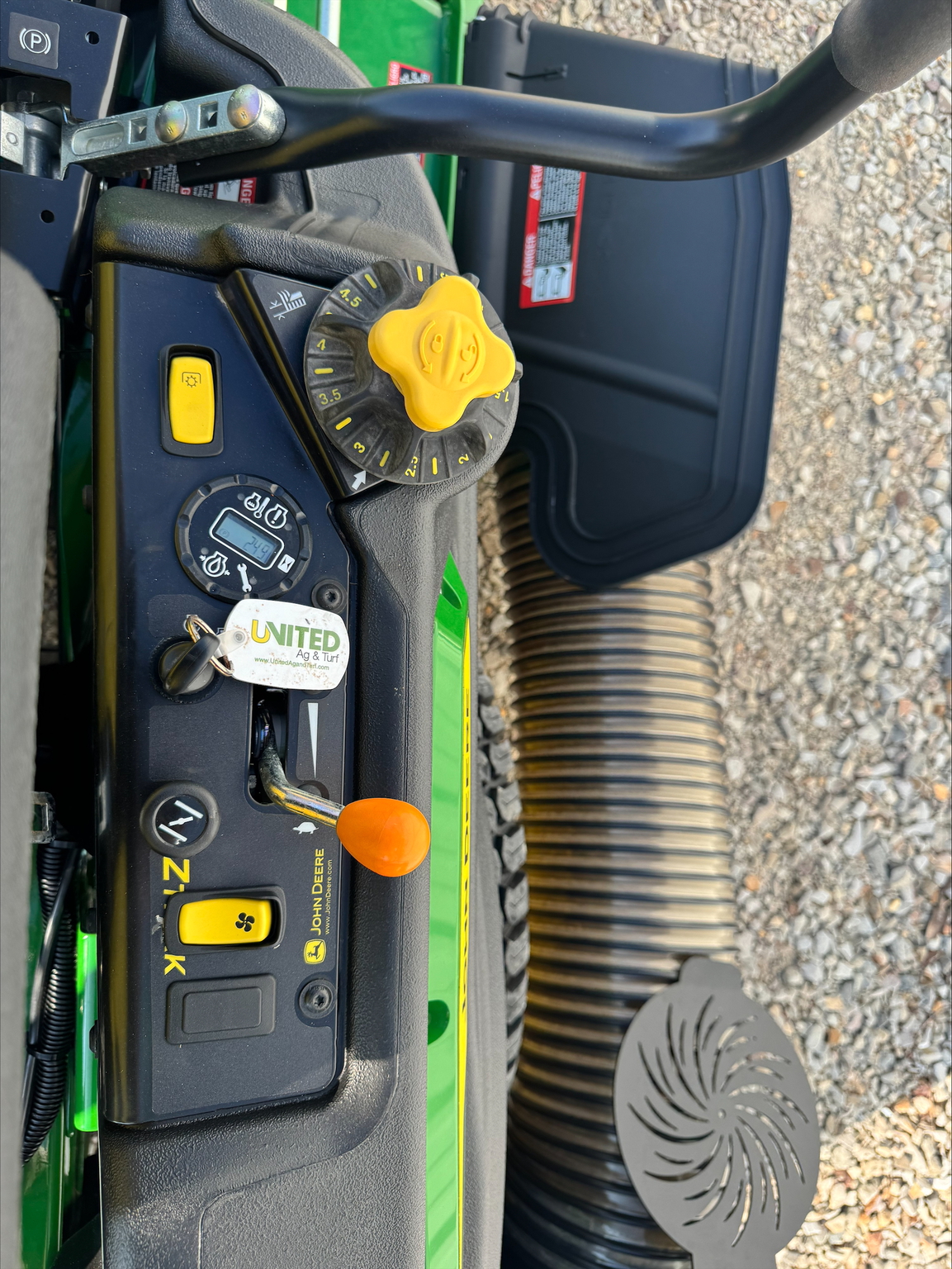 2024 John Deere Z930M Image 11