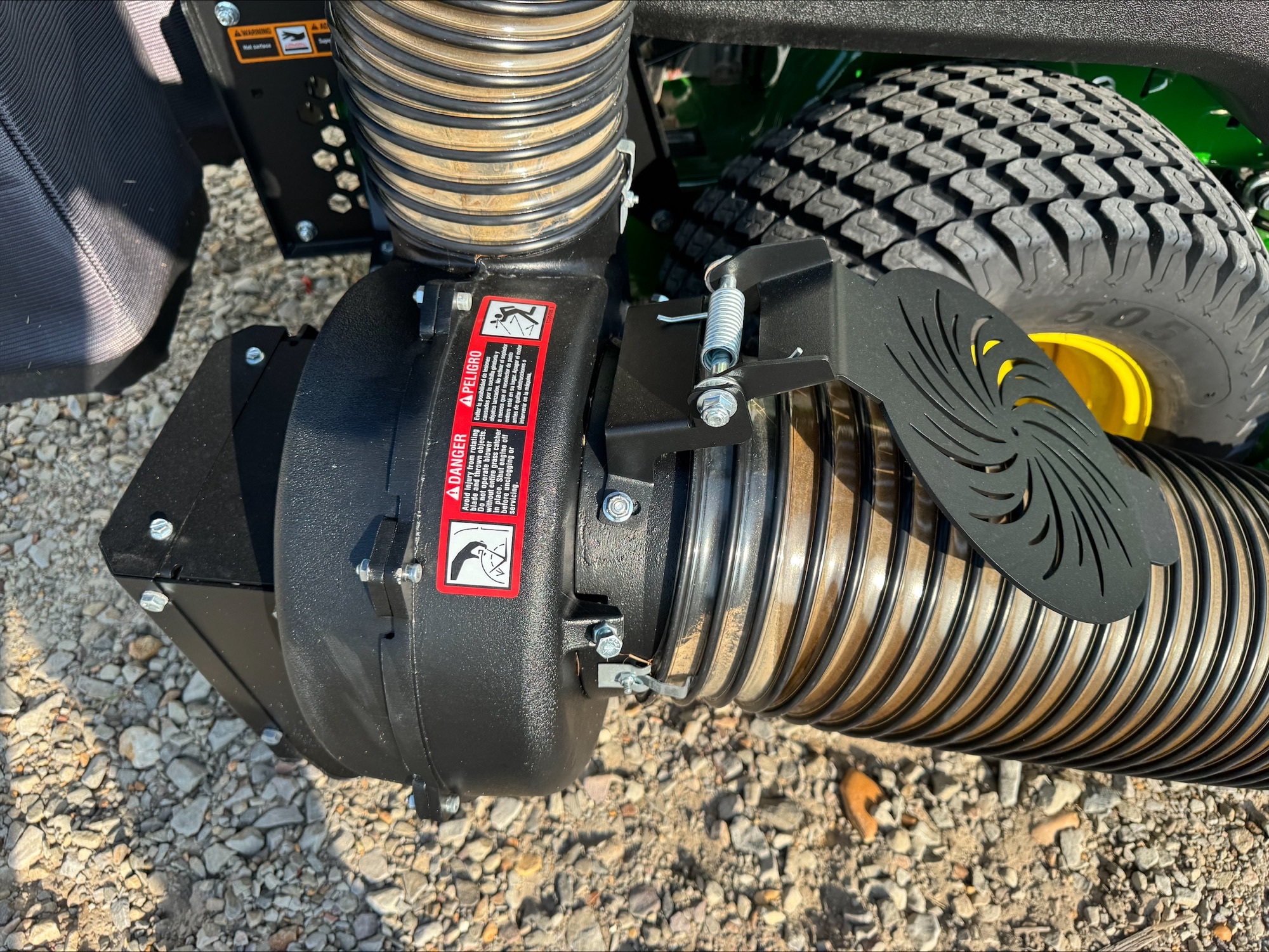 2024 John Deere Z930M Image 15