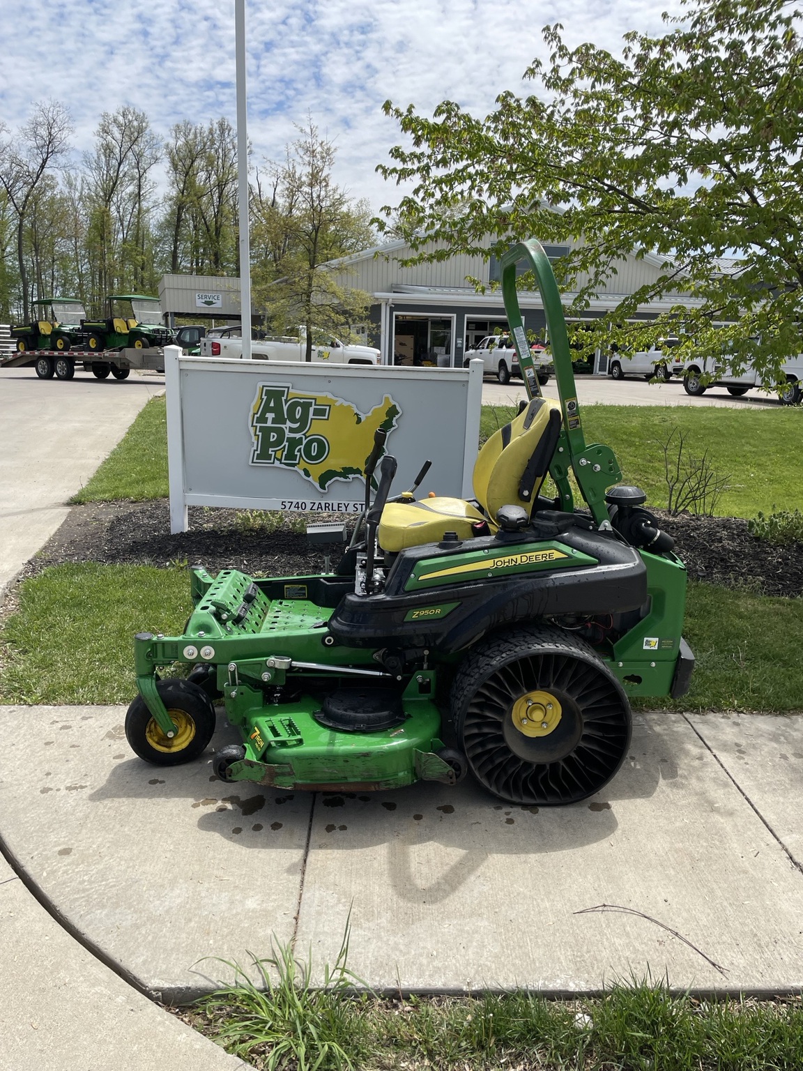 2022 John Deere Z950R Image 1