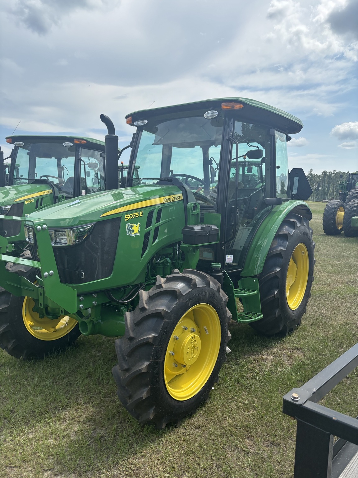 2025 John Deere 5075E Image 1