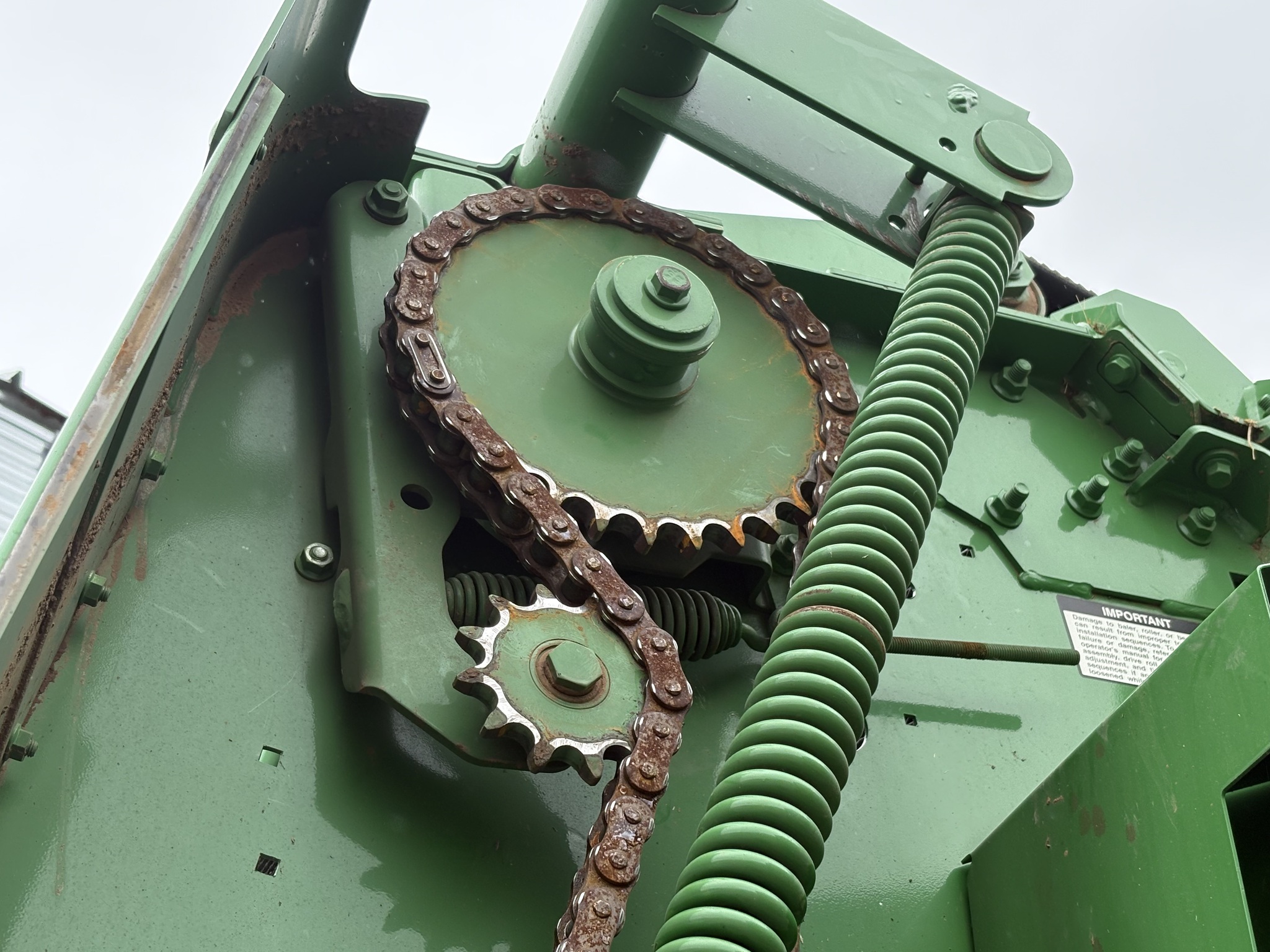 2021 John Deere 560M Image 9