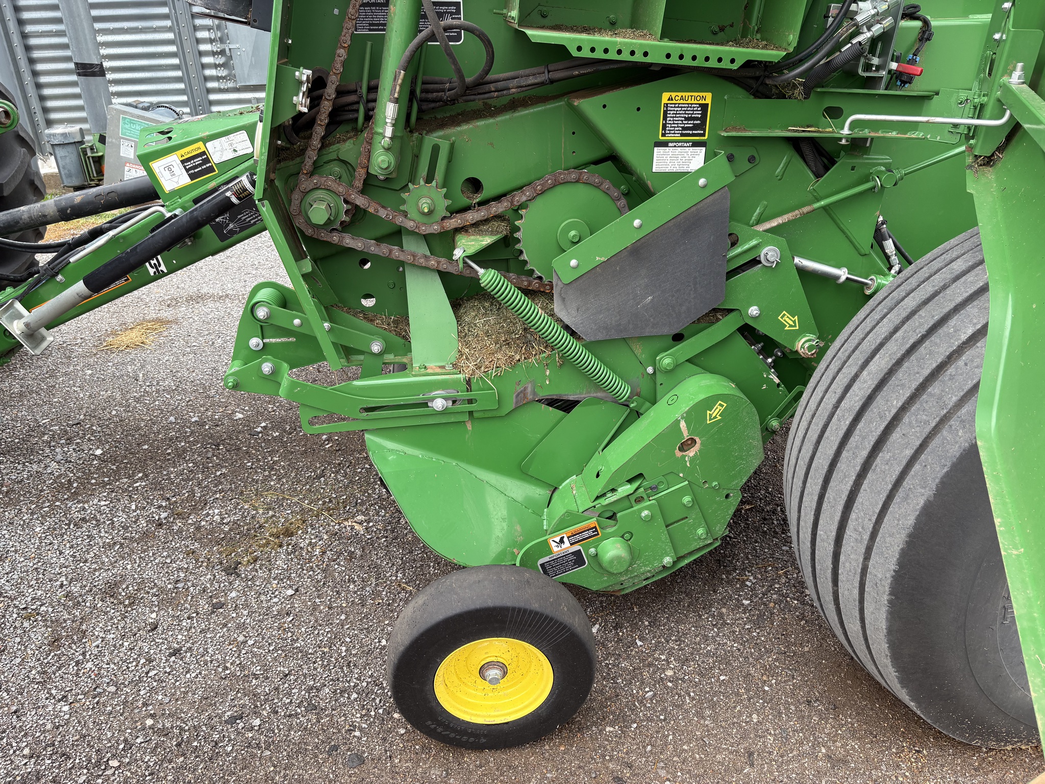 2021 John Deere 560M Image 8
