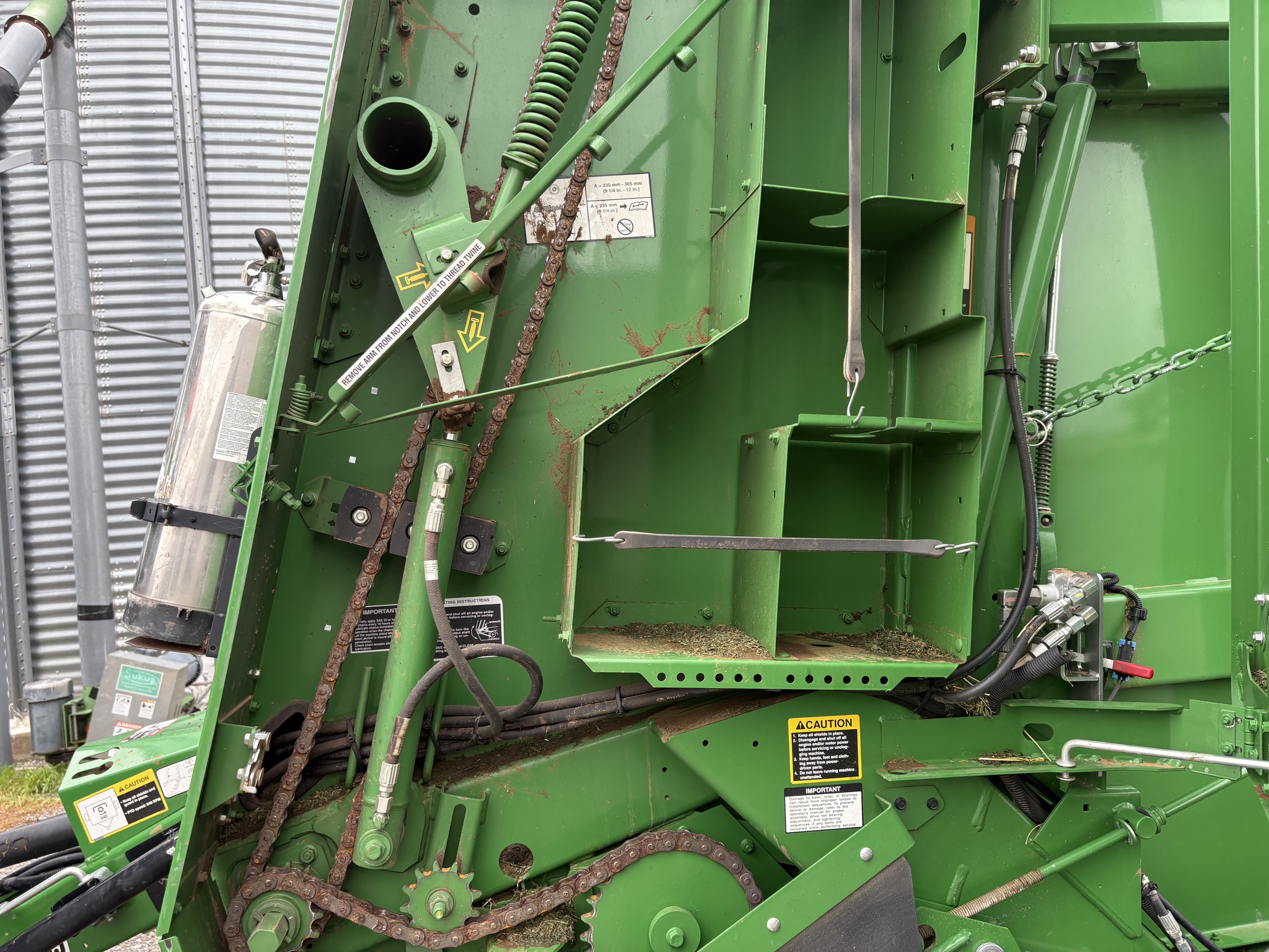 2021 John Deere 560M Image 10