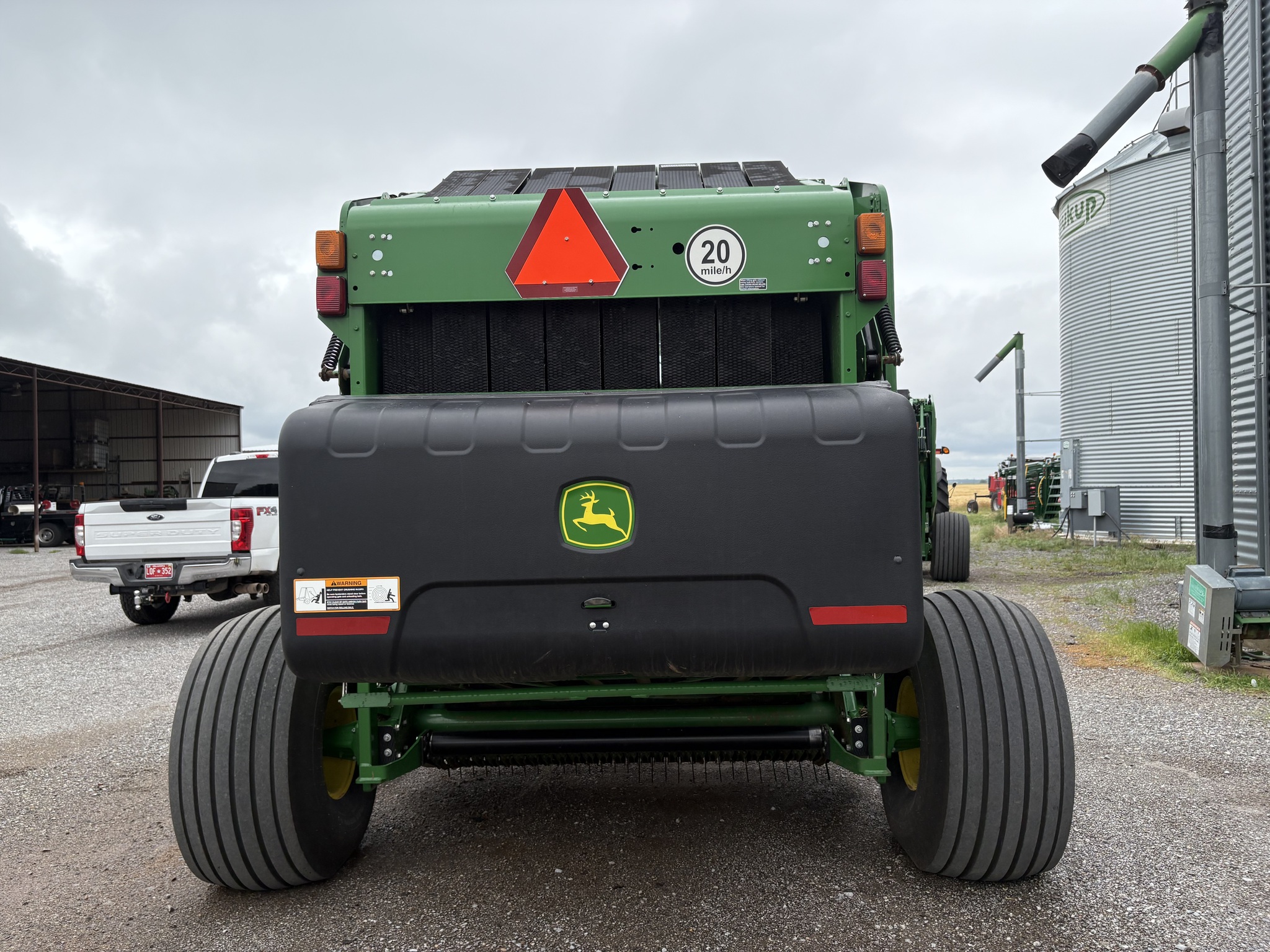 2021 John Deere 560M Image 3