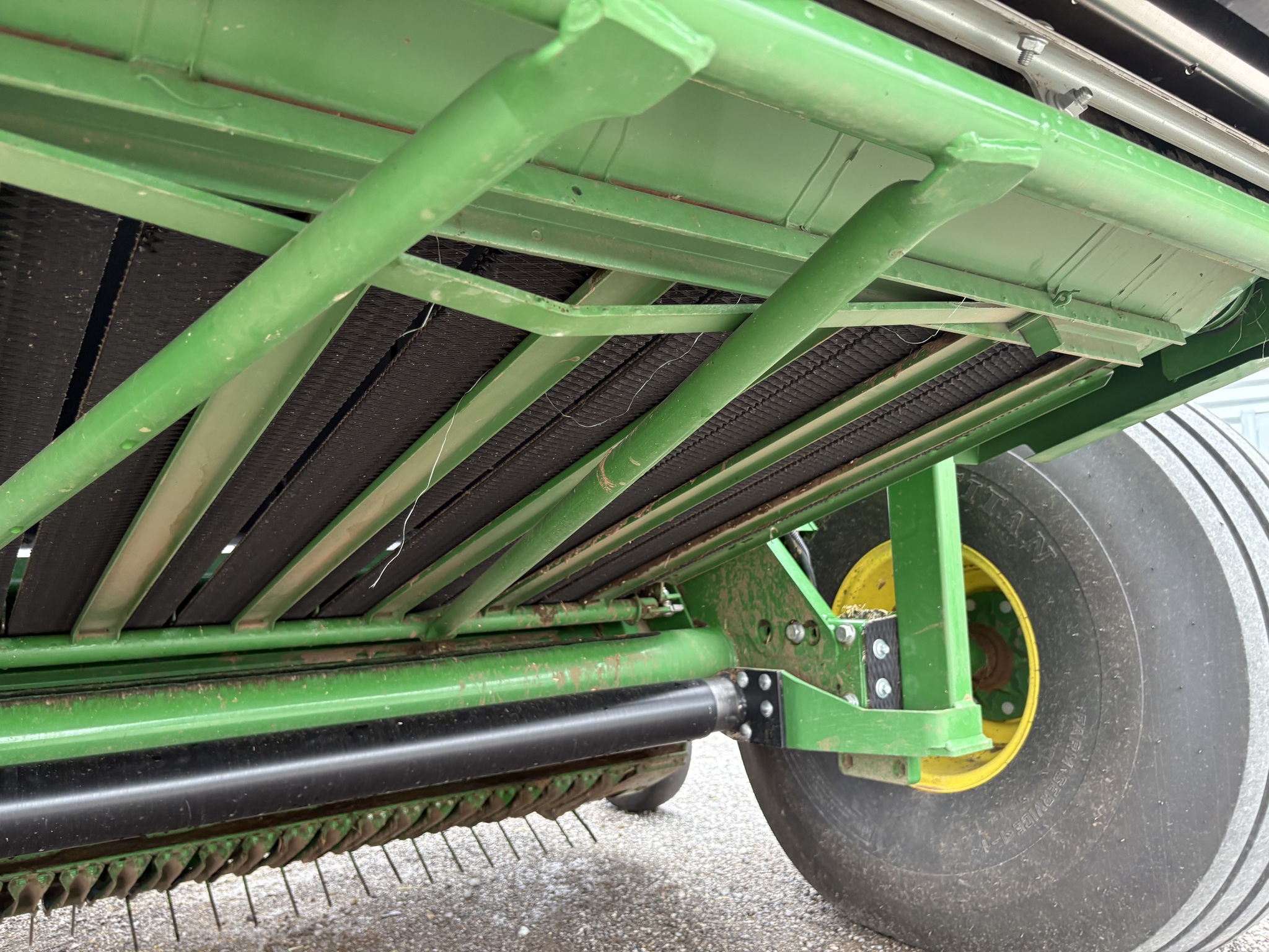 2021 John Deere 560M Image 14