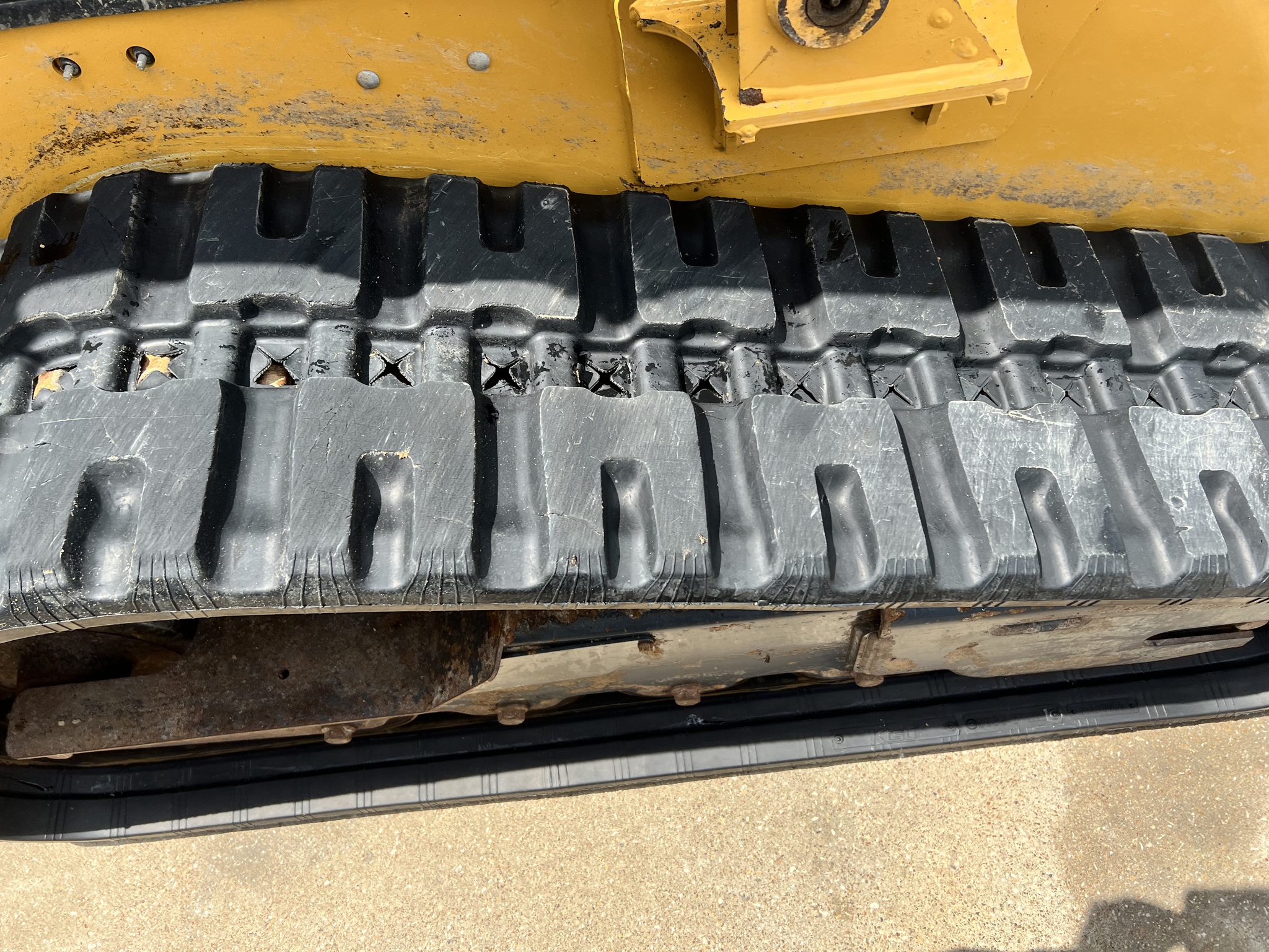 2023 John Deere 317G Image 28