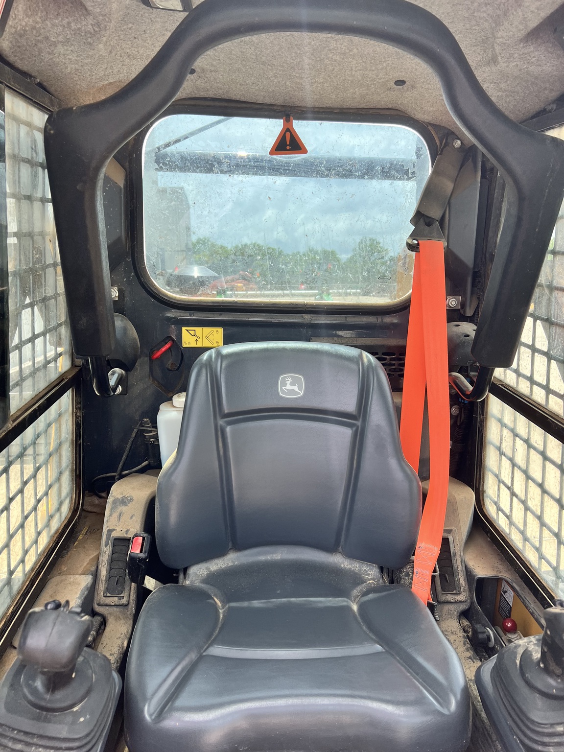 2023 John Deere 317G Image 9