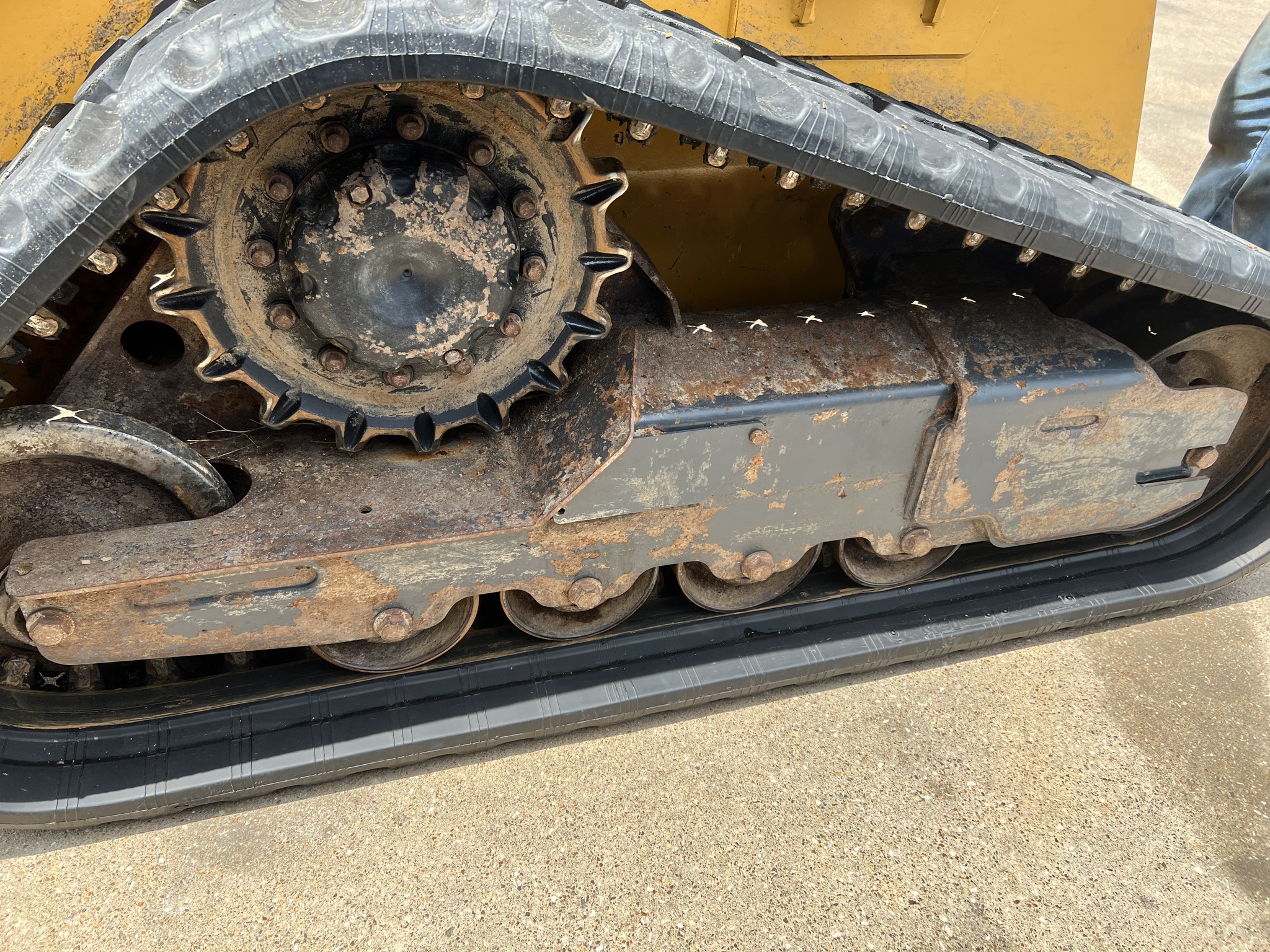 2023 John Deere 317G Image 27