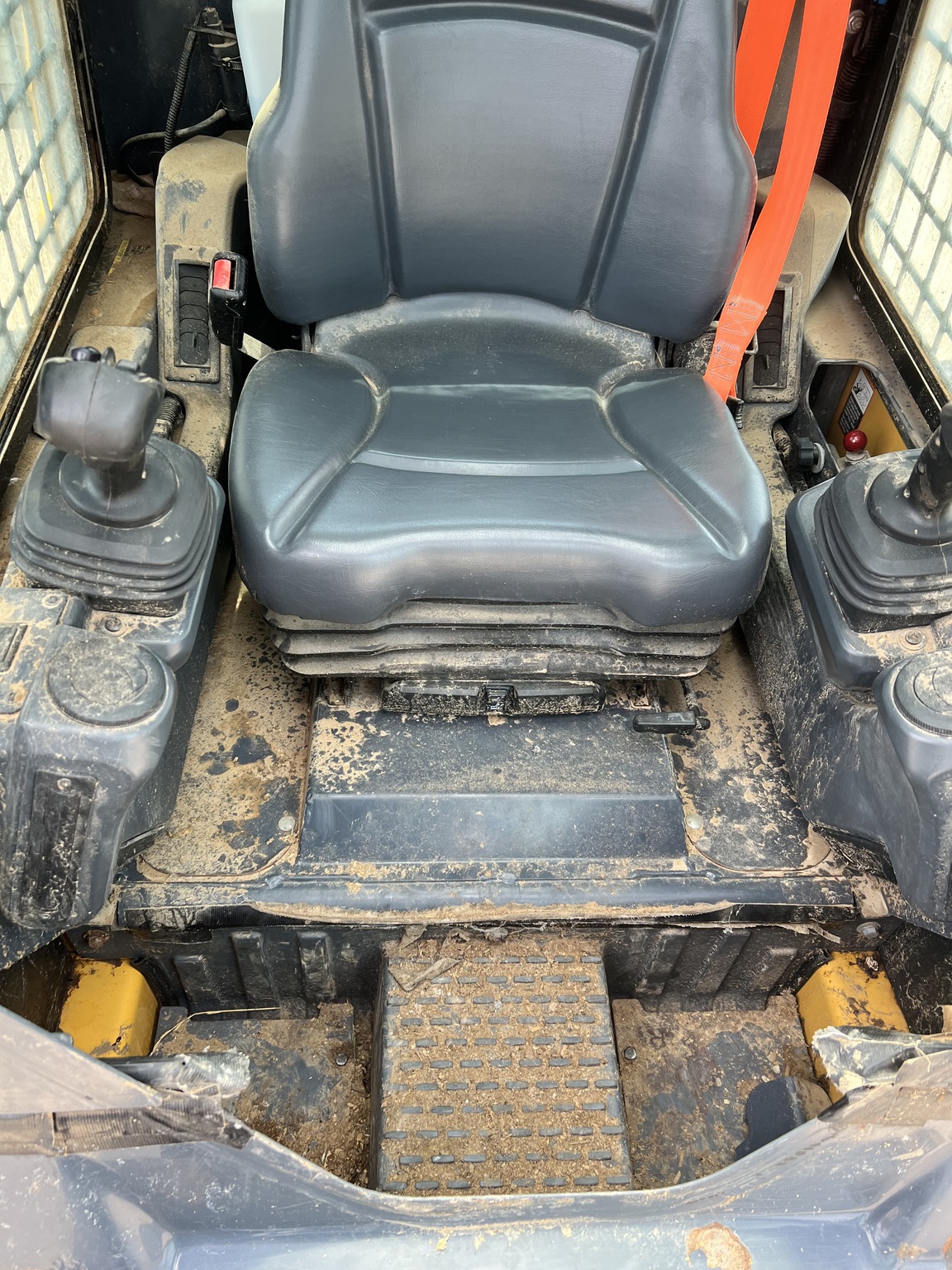 2023 John Deere 317G Image 10
