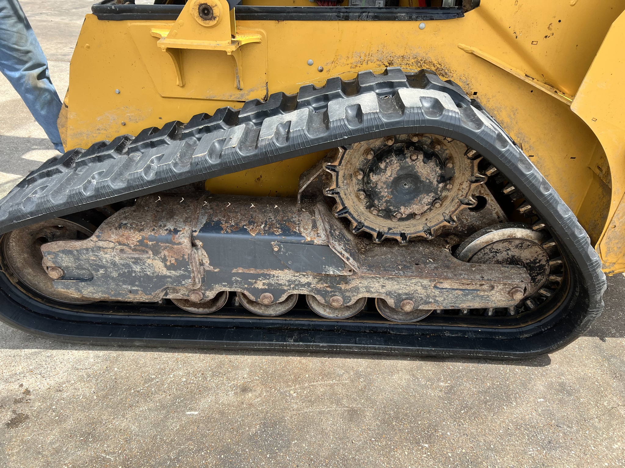 2023 John Deere 317G Image 31