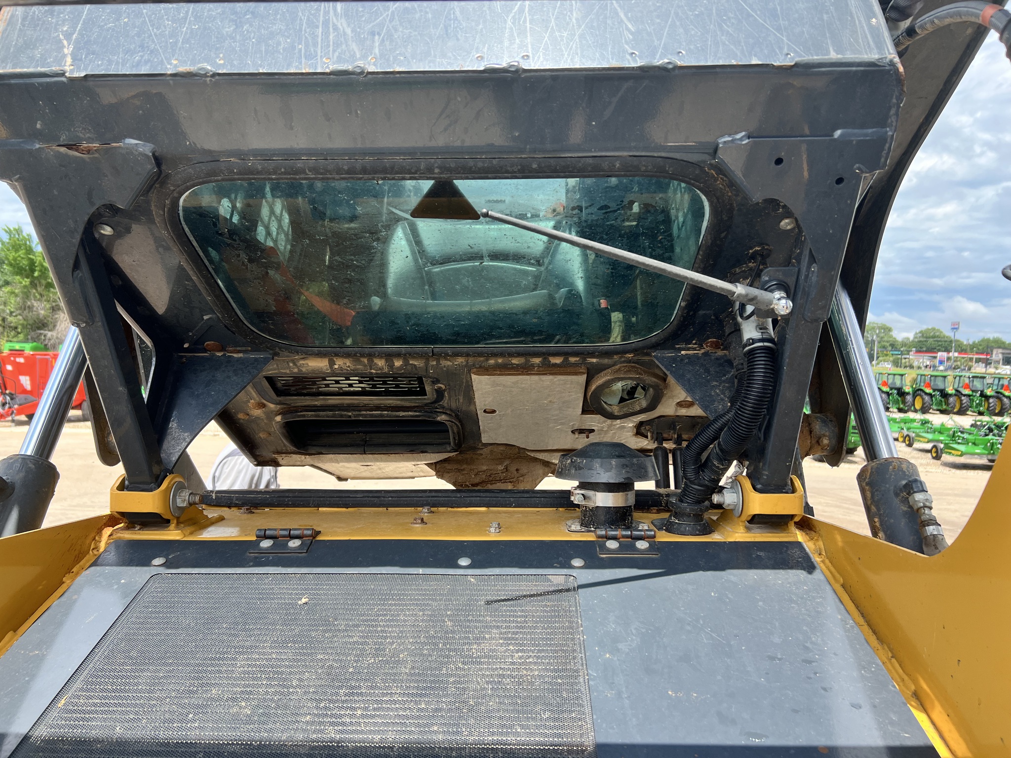 2023 John Deere 317G Image 16