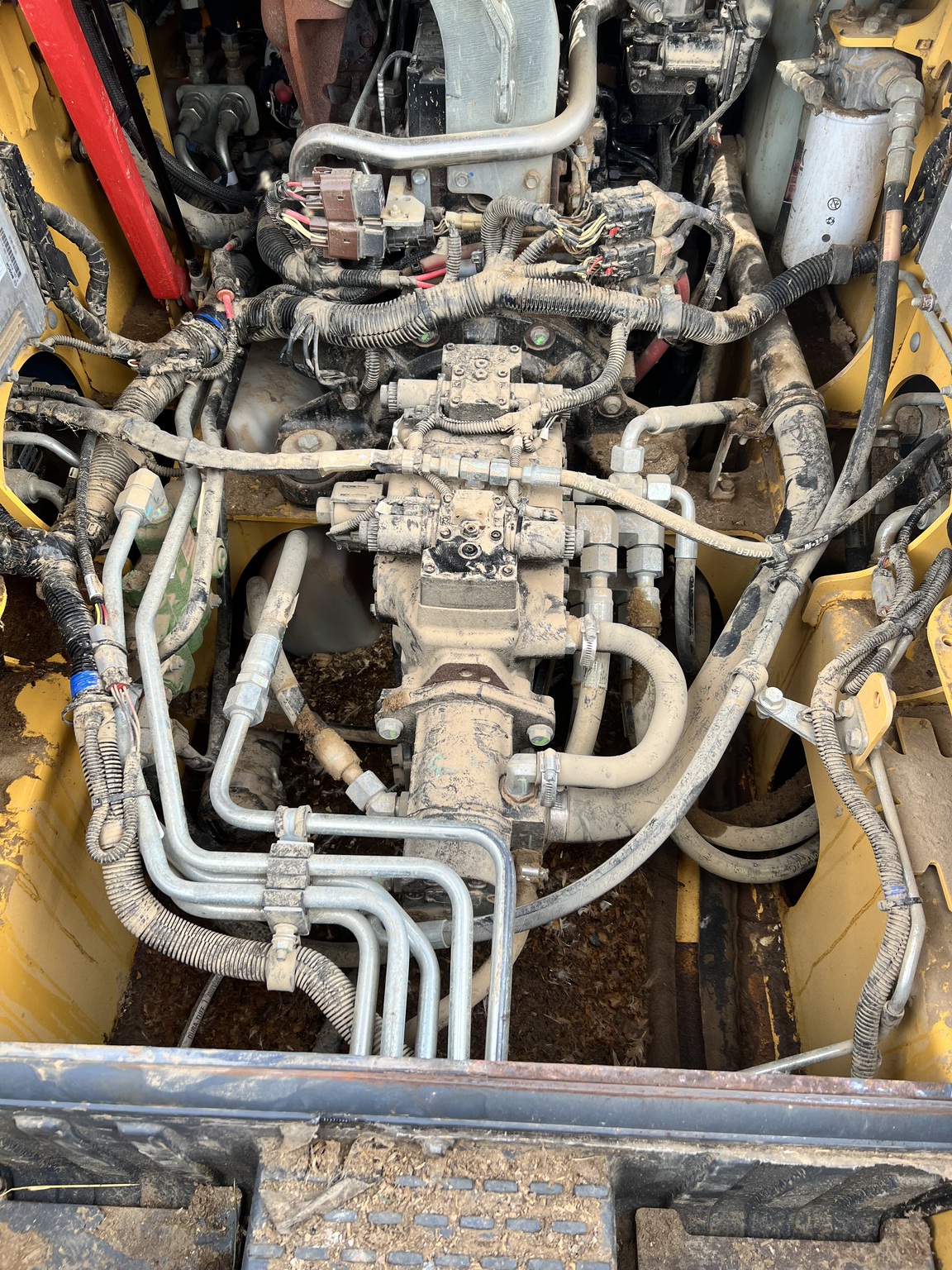2023 John Deere 317G Image 21