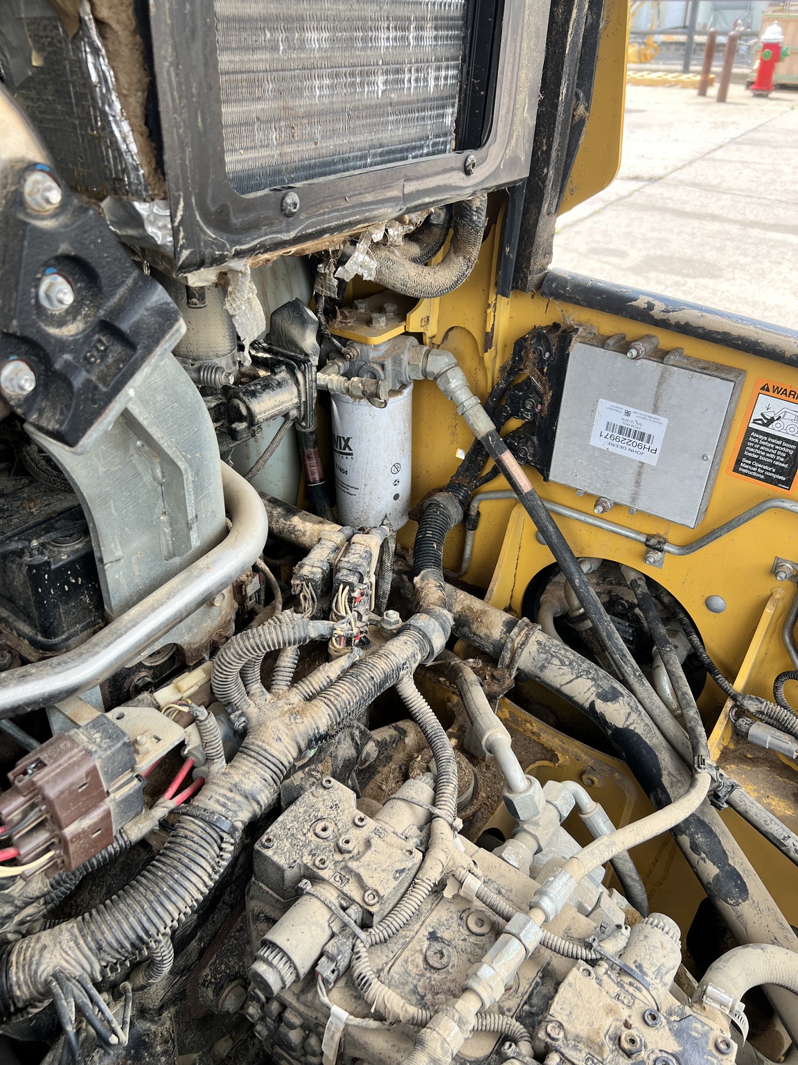 2023 John Deere 317G Image 24