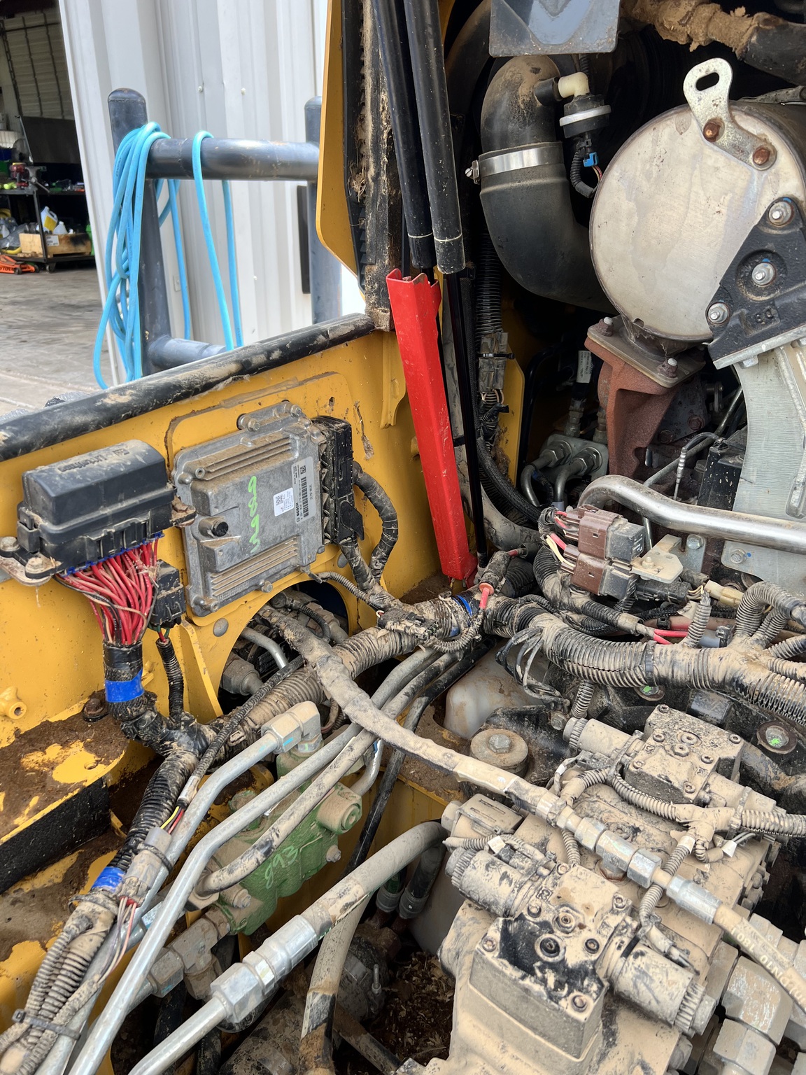 2023 John Deere 317G Image 25