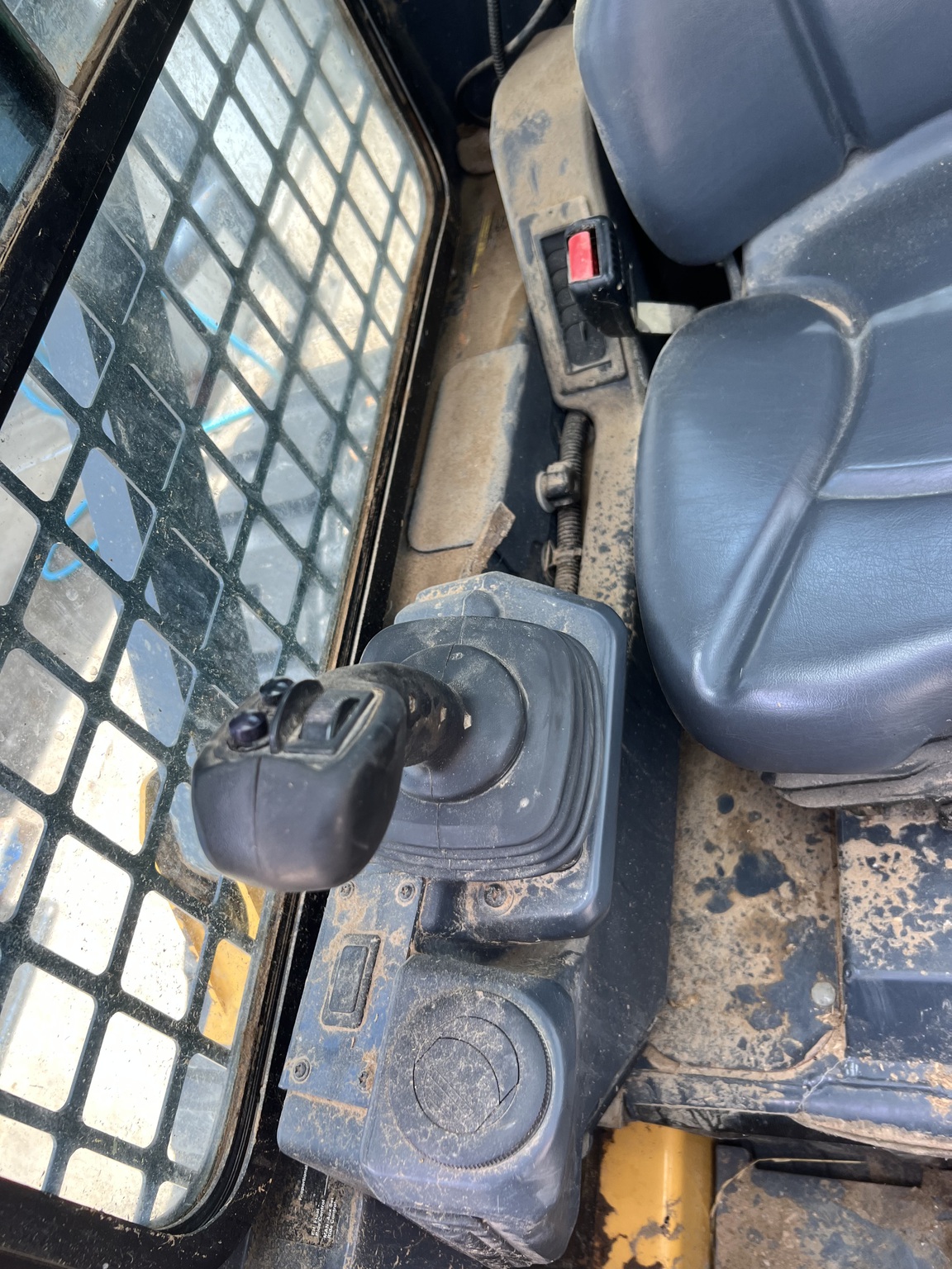 2023 John Deere 317G Image 13