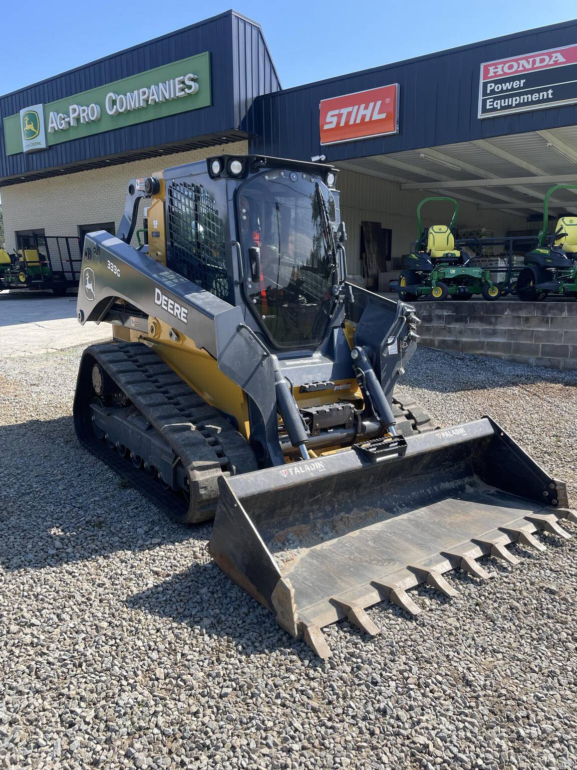 2024 John Deere 333G Image 4