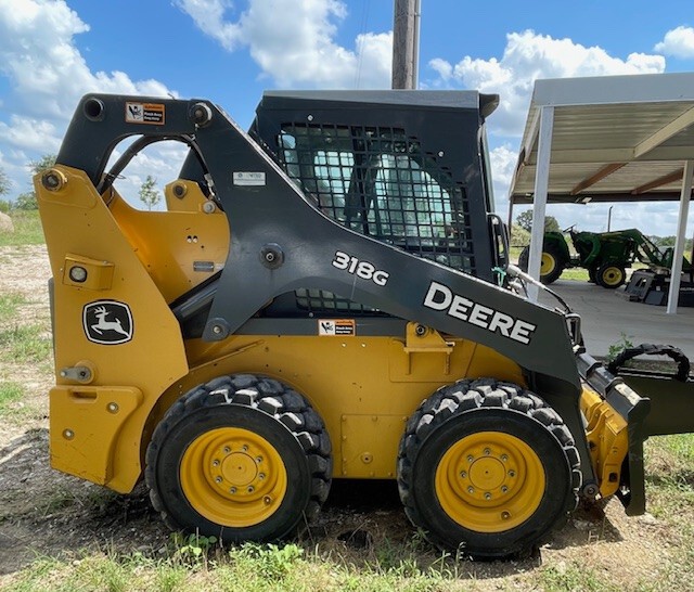 2017 John Deere 318G Image 4