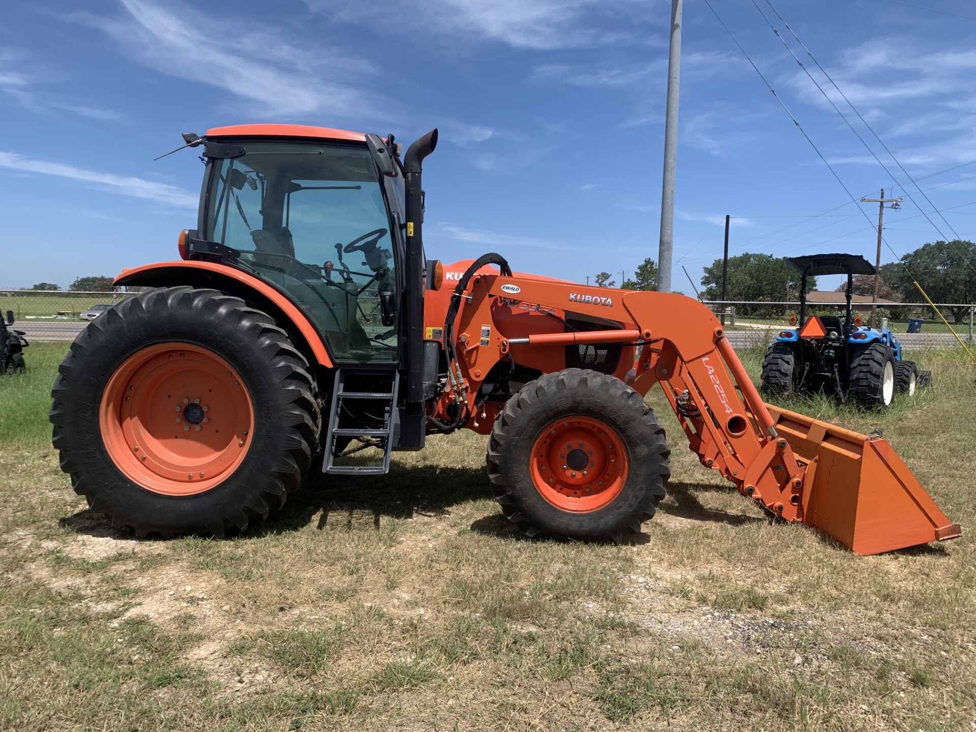 2014 Kubota M135 Image 2