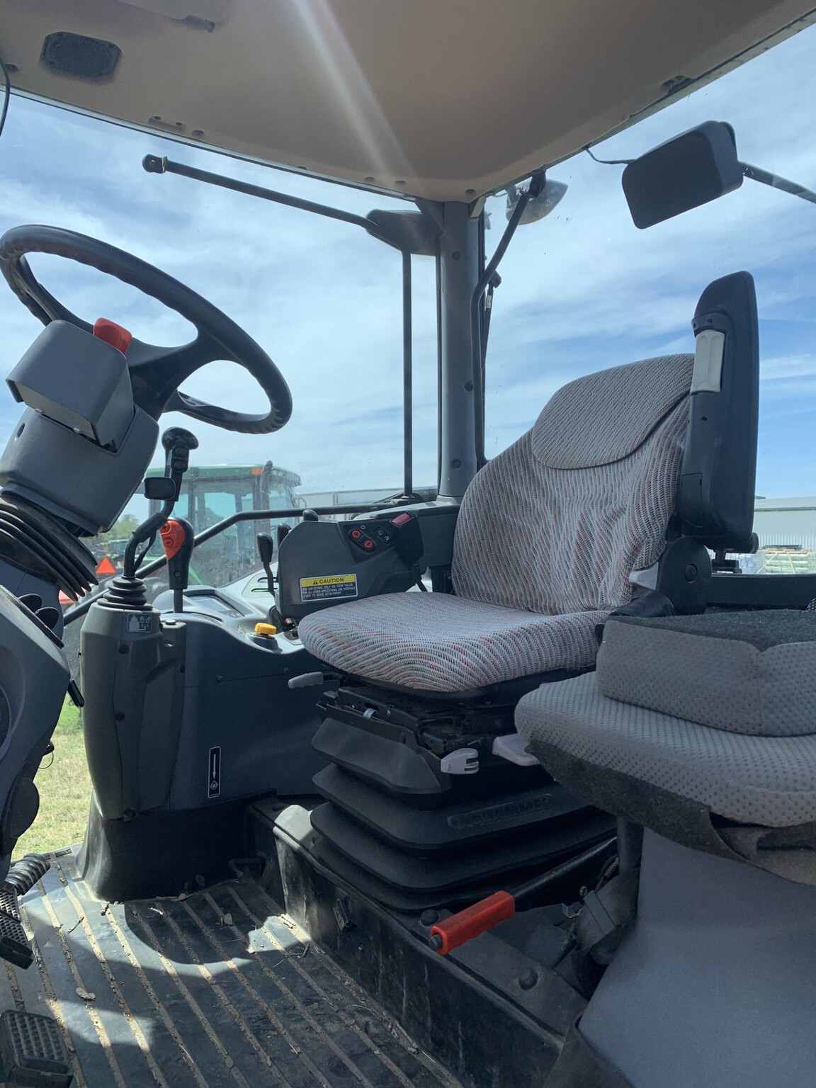 2014 Kubota M135 Image 5