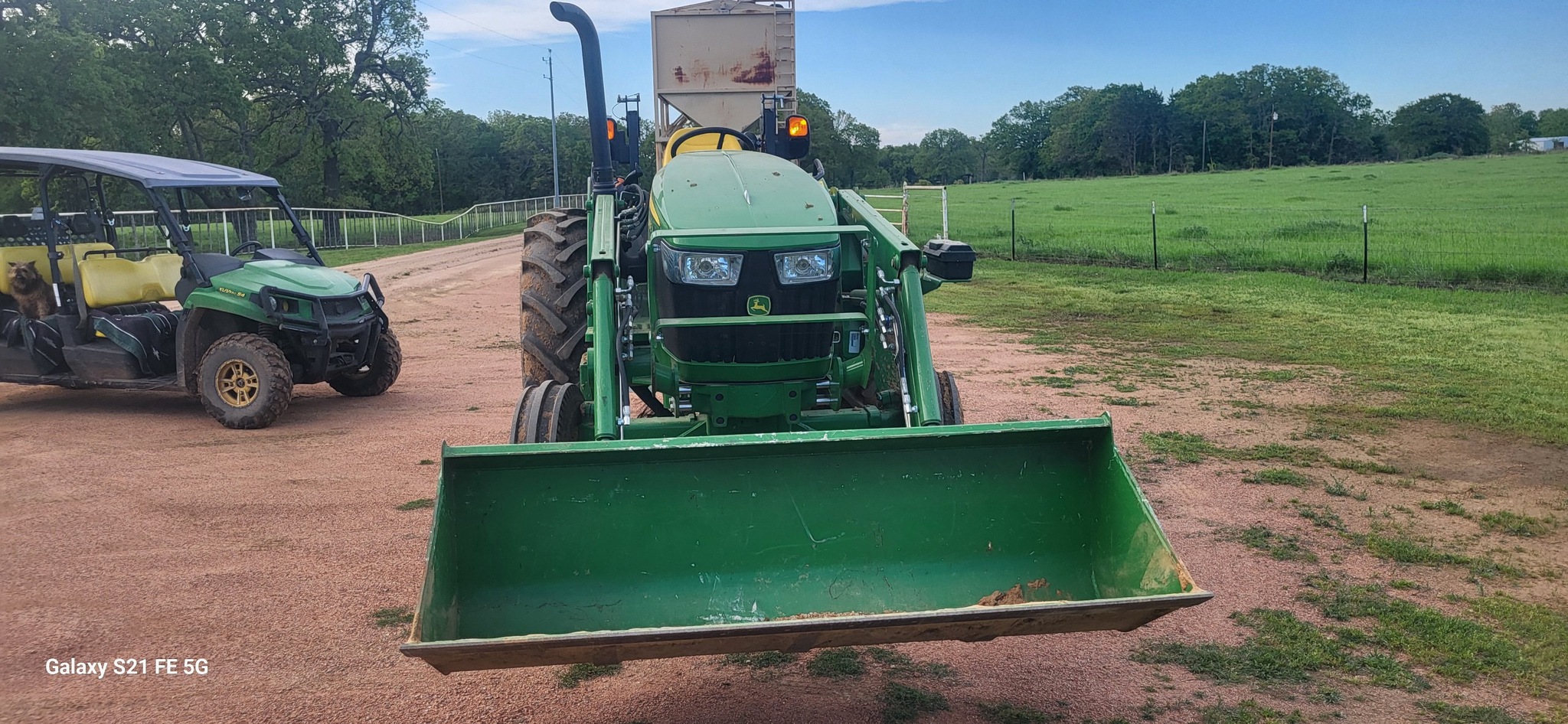 2021 John Deere 5065E Image 3