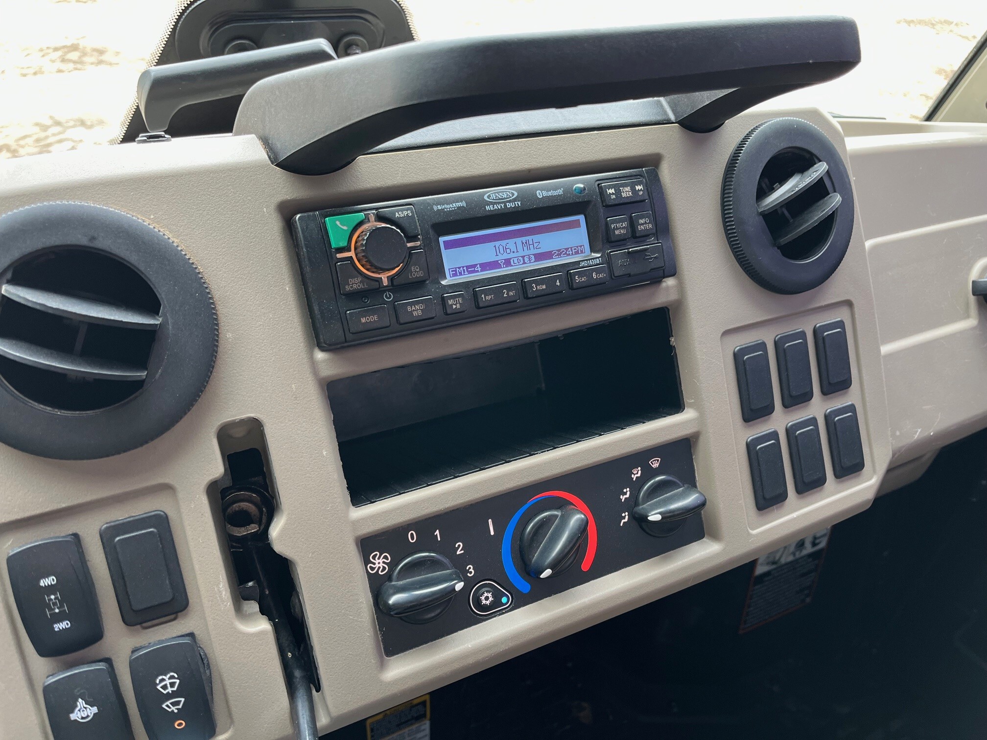 2022 John Deere XUV 835R Image 14