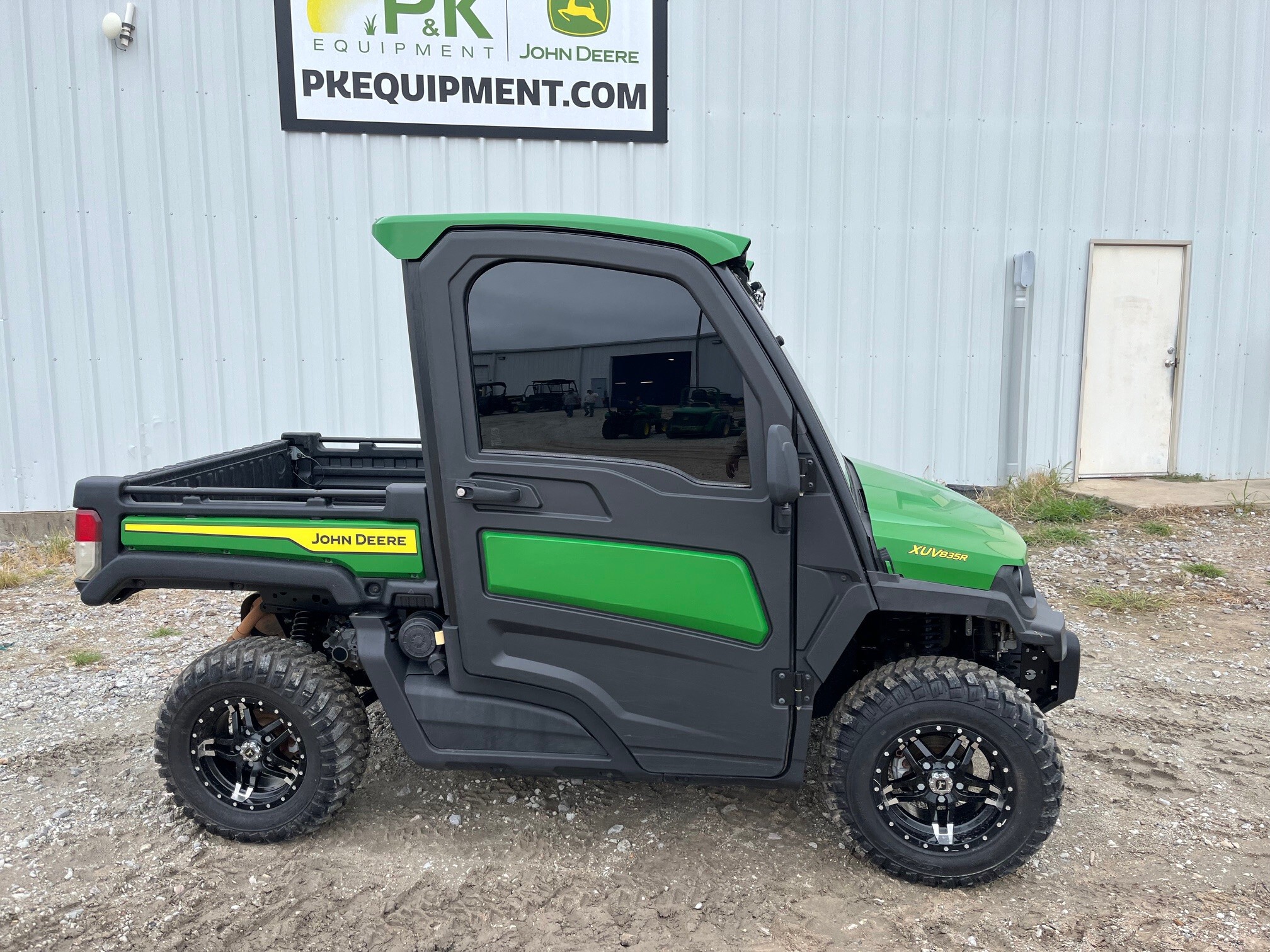 2022 John Deere XUV 835R Image 2