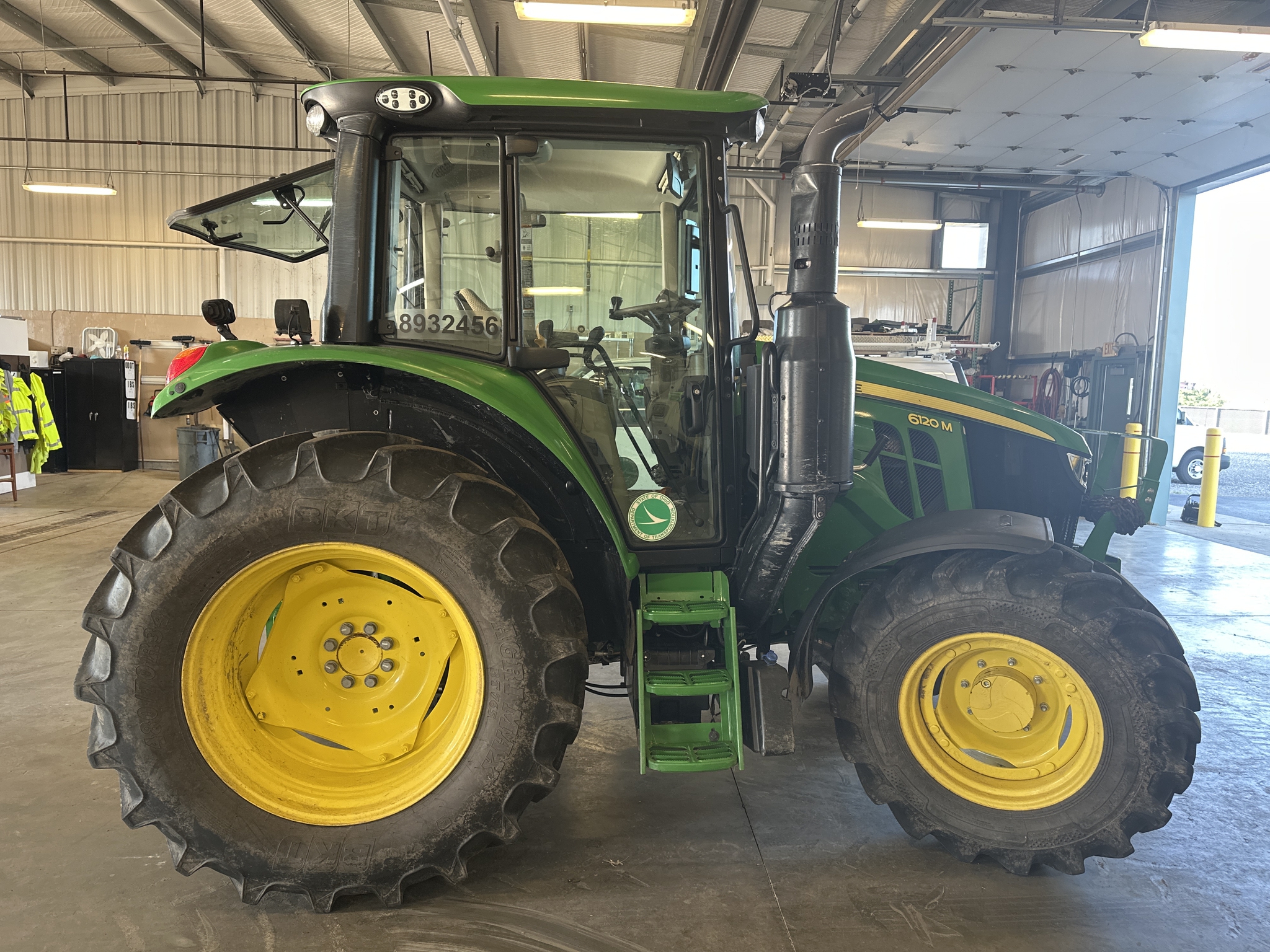 2023 John Deere 6120M Image 6