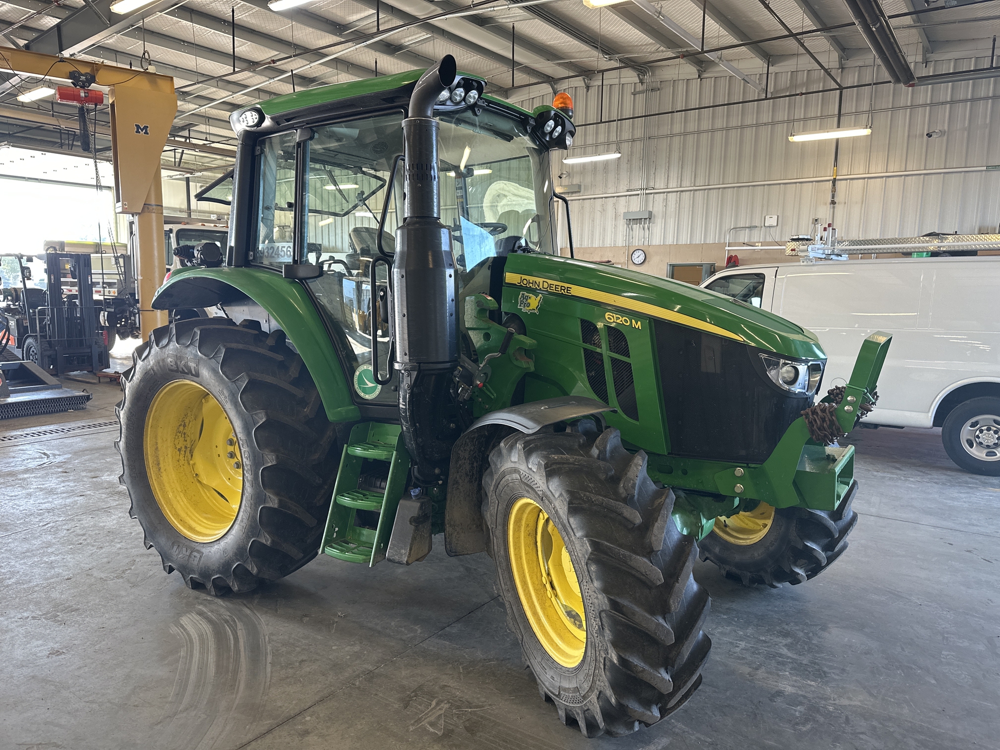 2023 John Deere 6120M Image 7