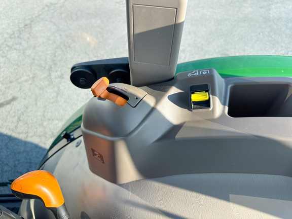 2024 John-Deere 5075E