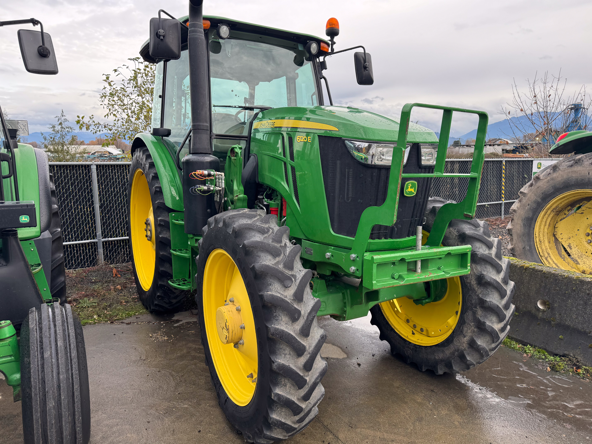 2020 John Deere 6120E Image 2