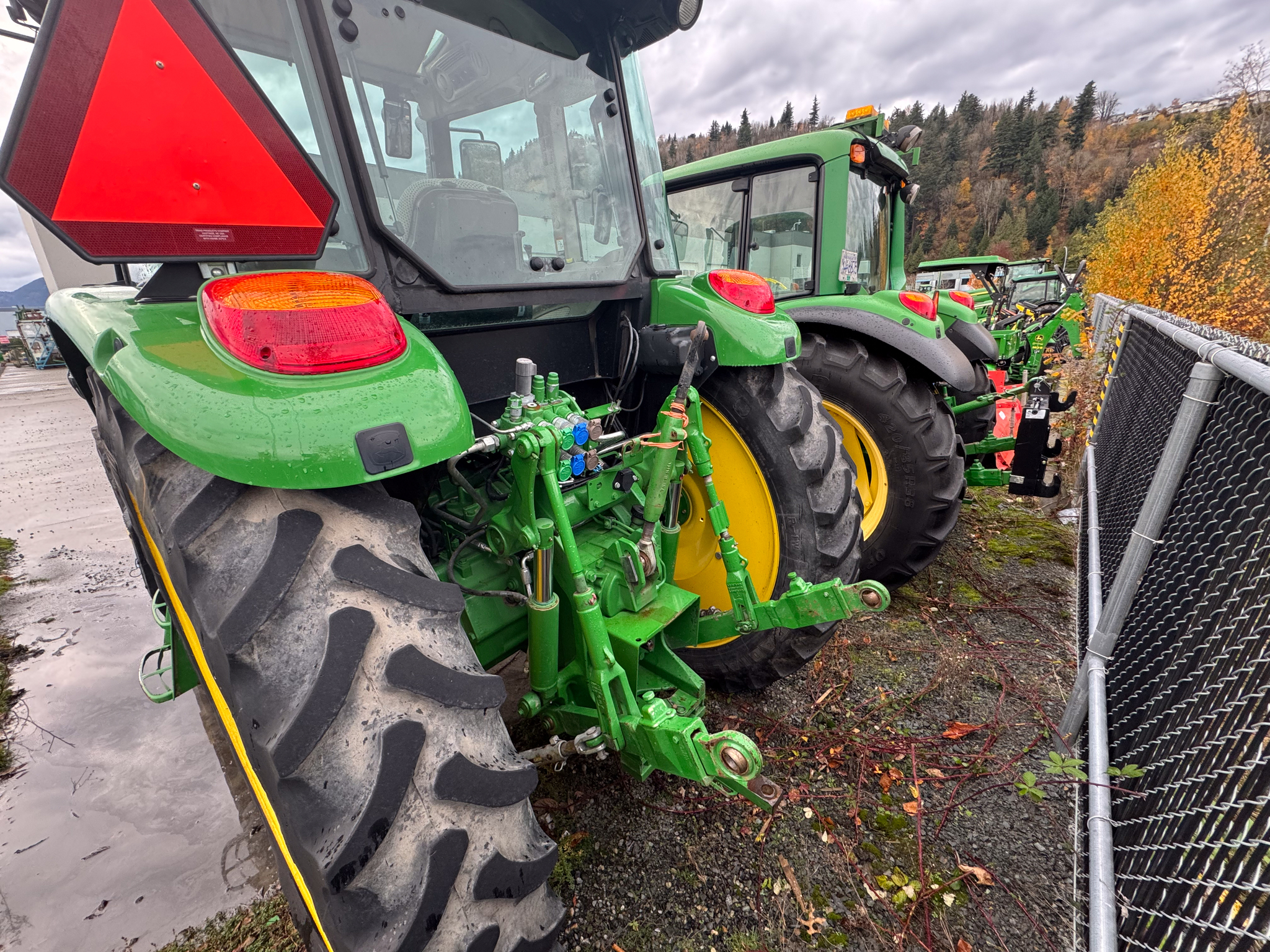 2020 John Deere 6120E Image 3