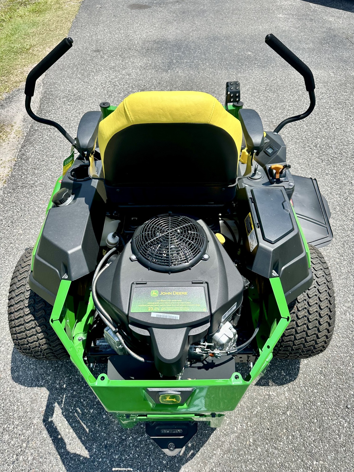 2025 John Deere Z330R Image 4