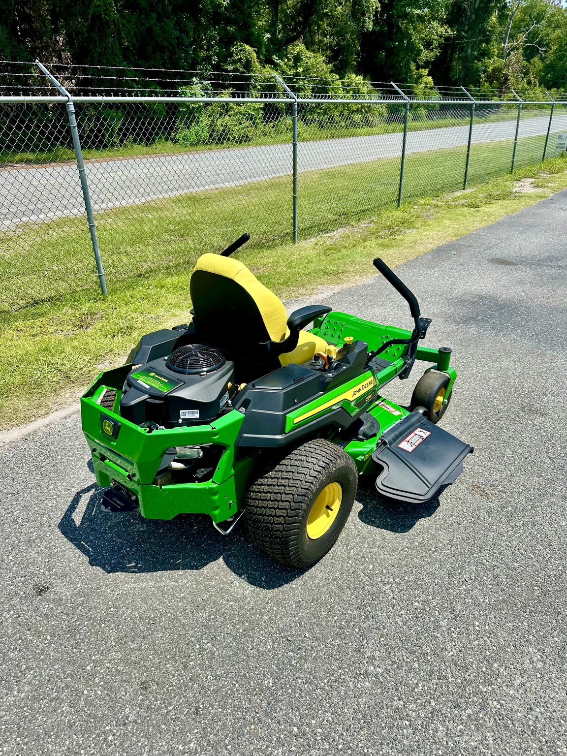 2025 John Deere Z330R Image 5