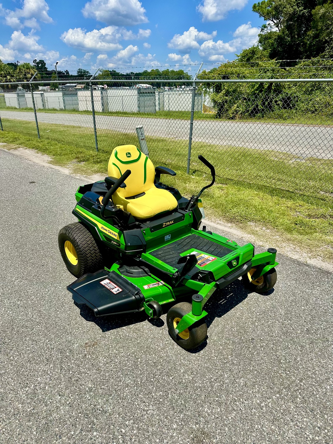 2025 John Deere Z330R Image 1
