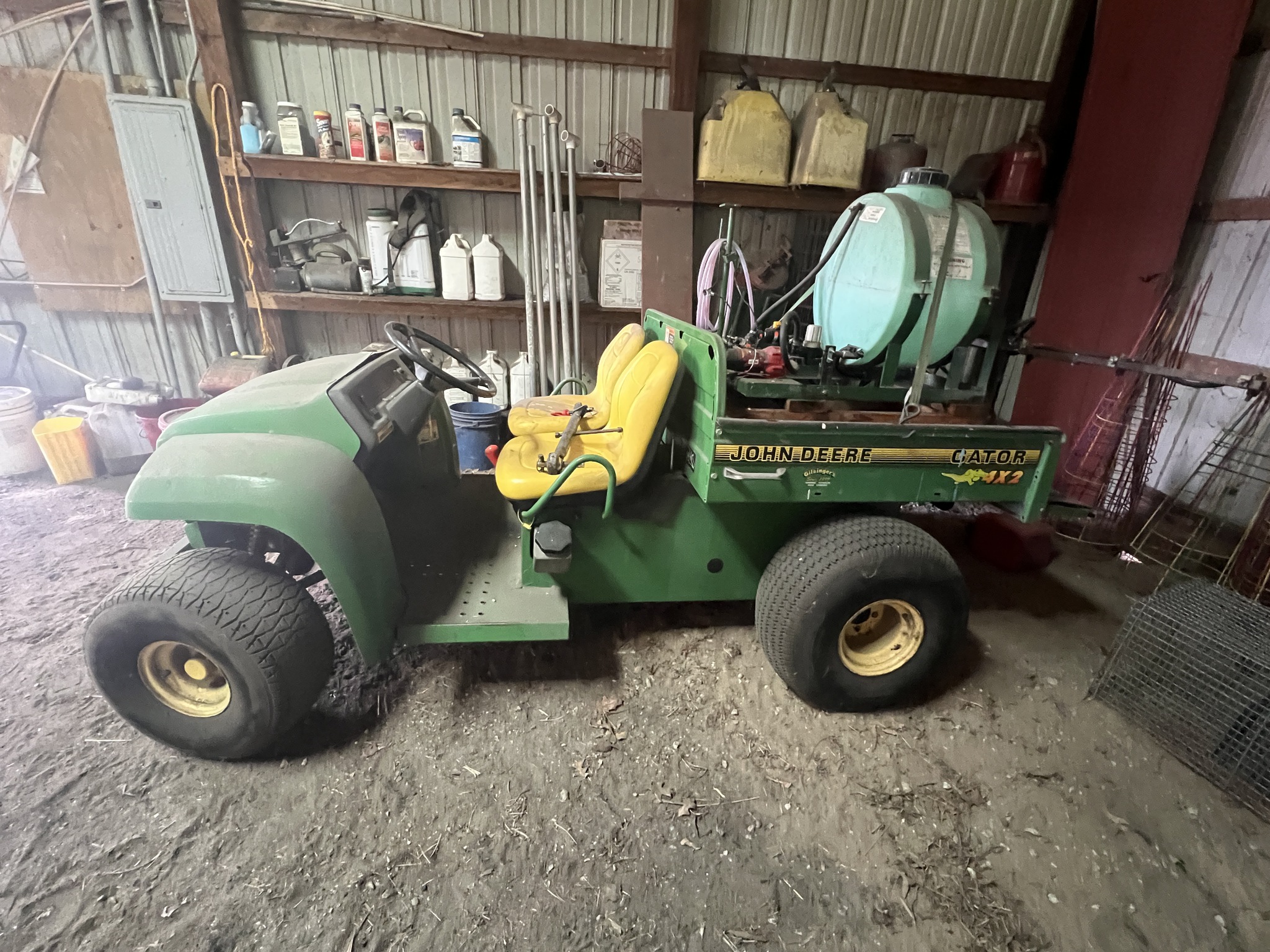 1995 John Deere 4X2 Image 2