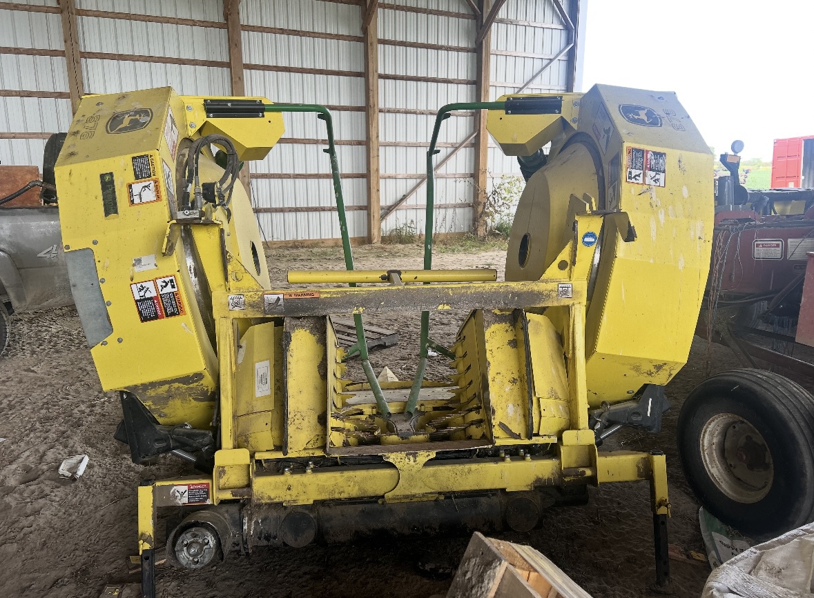 2020 John Deere 676 Image 4
