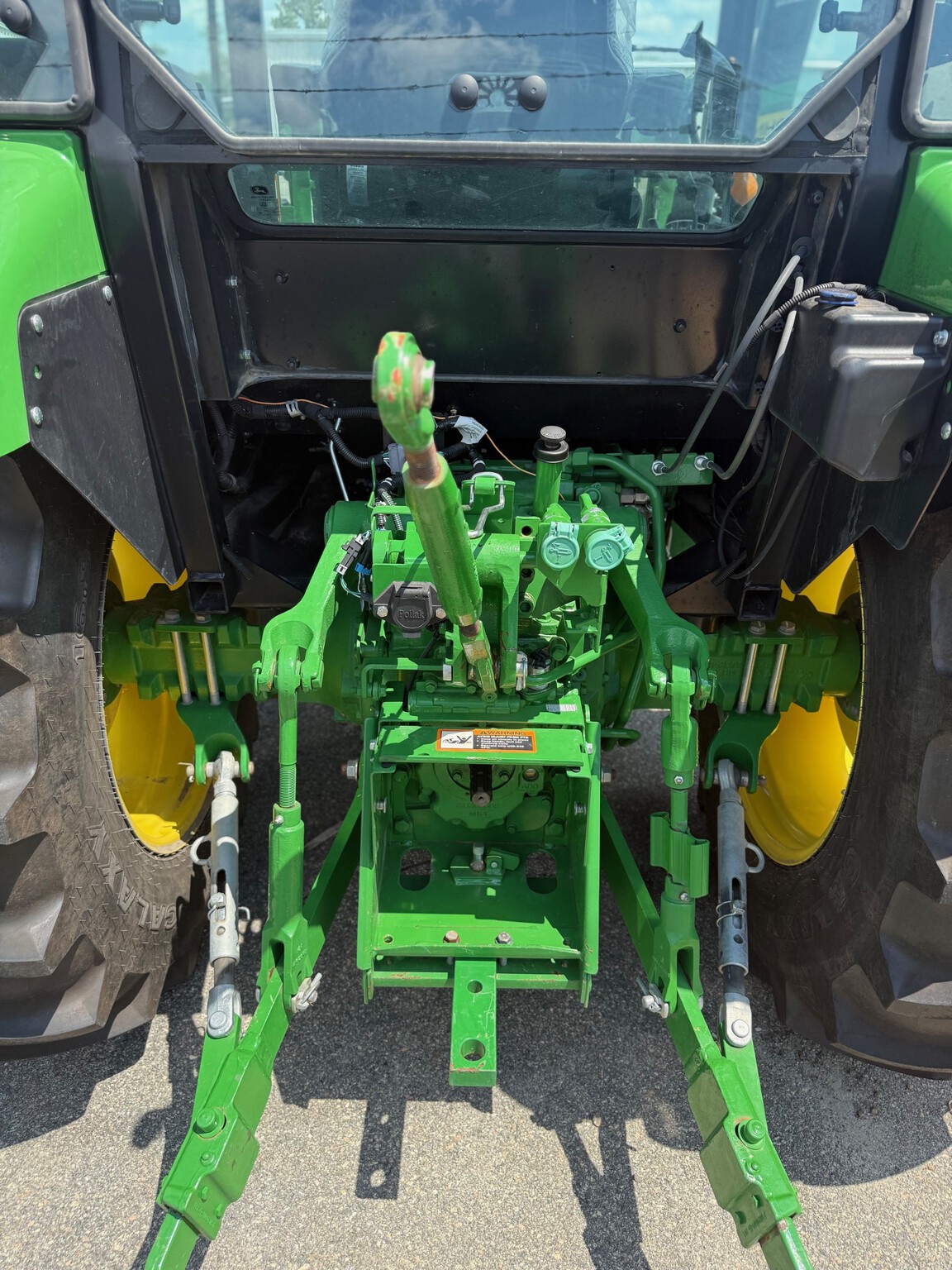 2023 John Deere 5067E Image 6