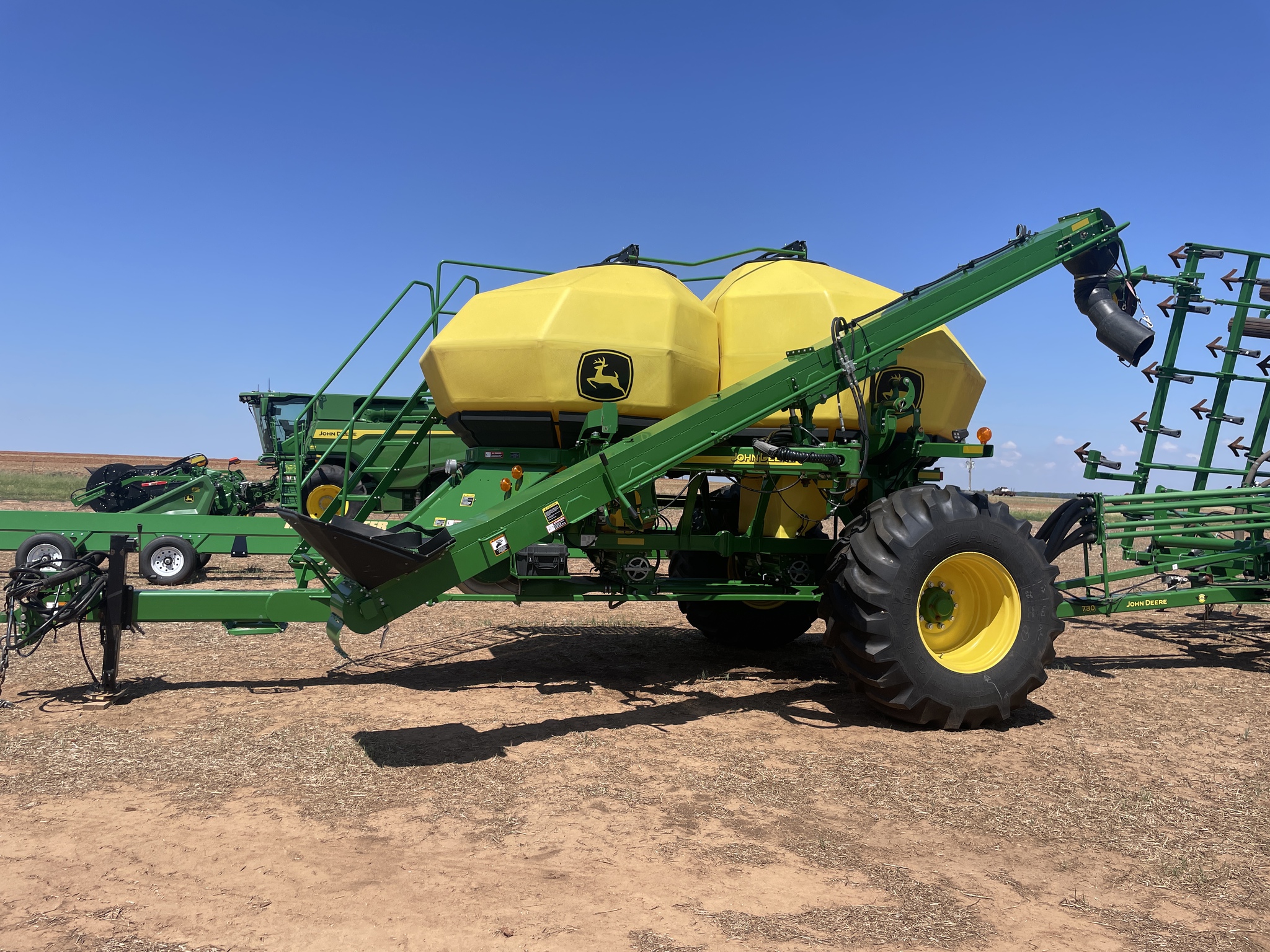 2016 John Deere 730 Image 1