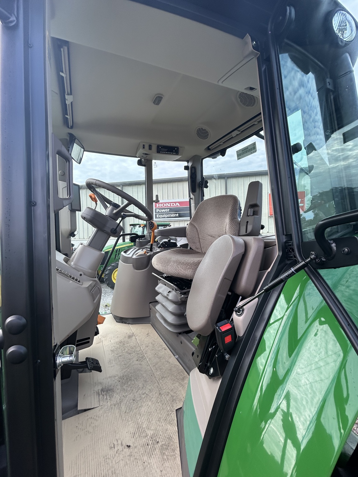 2025 John Deere 6MH 155 Image 6