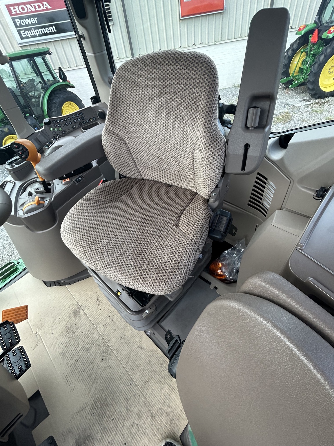 2025 John Deere 6MH 155 Image 7