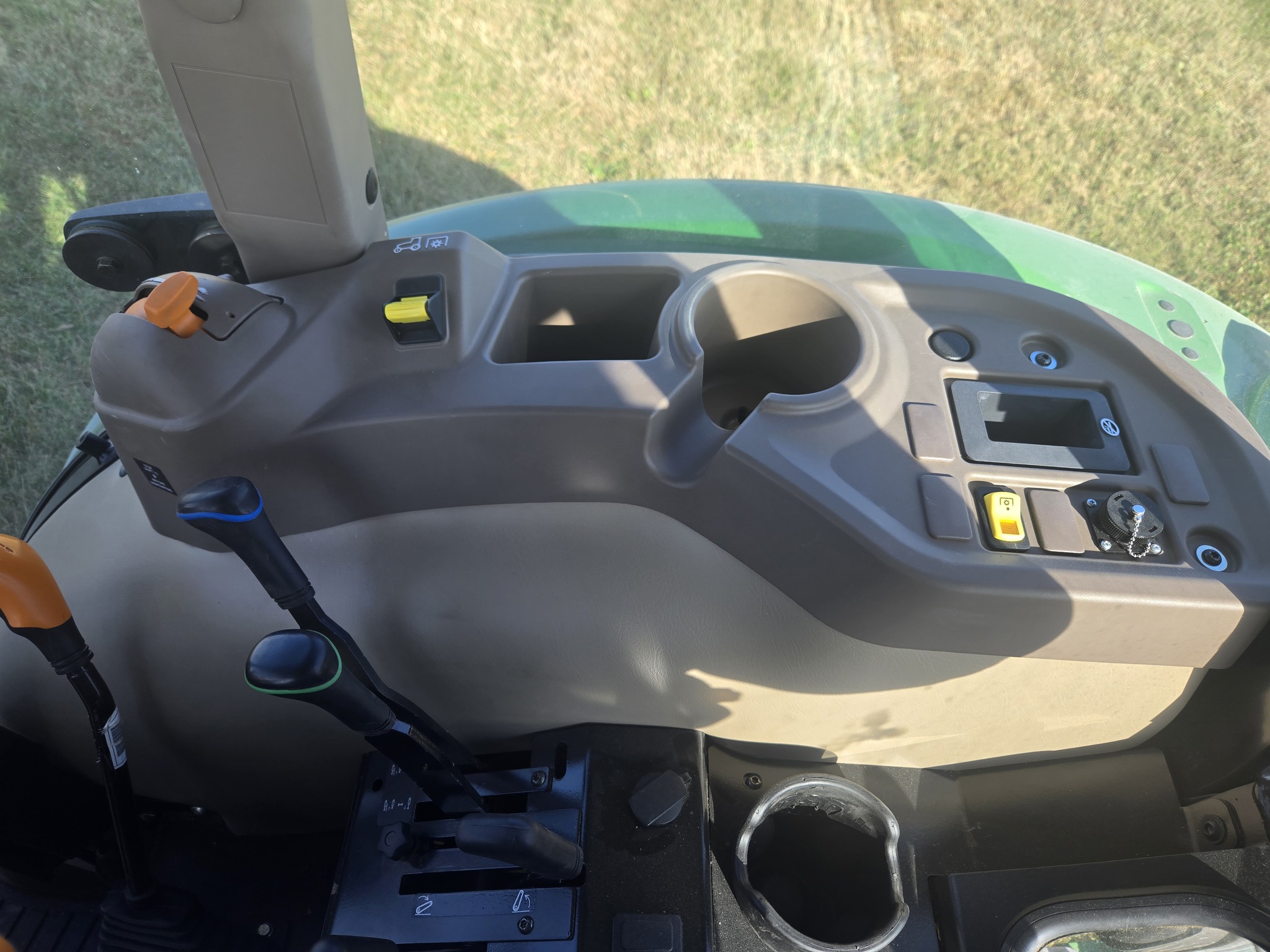  2024 John Deere 5075E at Heritage Tractor in Carthage, IL