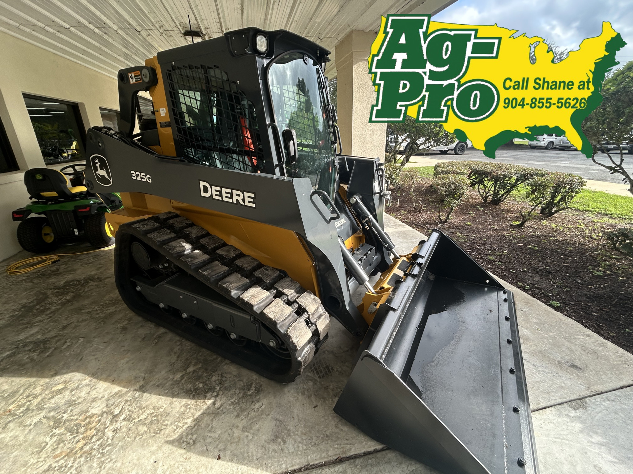 2025 John Deere 325G Image 3