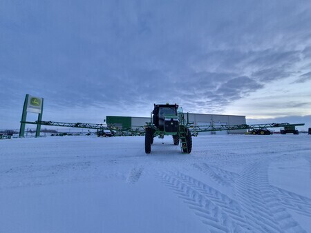 Used 2021 John Deere R4060 Self Propelled Sprayers at Horizon Ag & Turf in St. Paul, AB - Photo5
