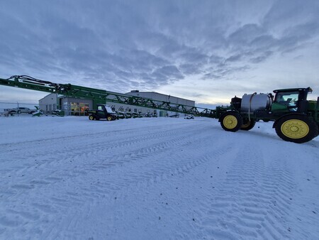 Used 2021 John Deere R4060 Self Propelled Sprayers at Horizon Ag & Turf in St. Paul, AB - Photo6